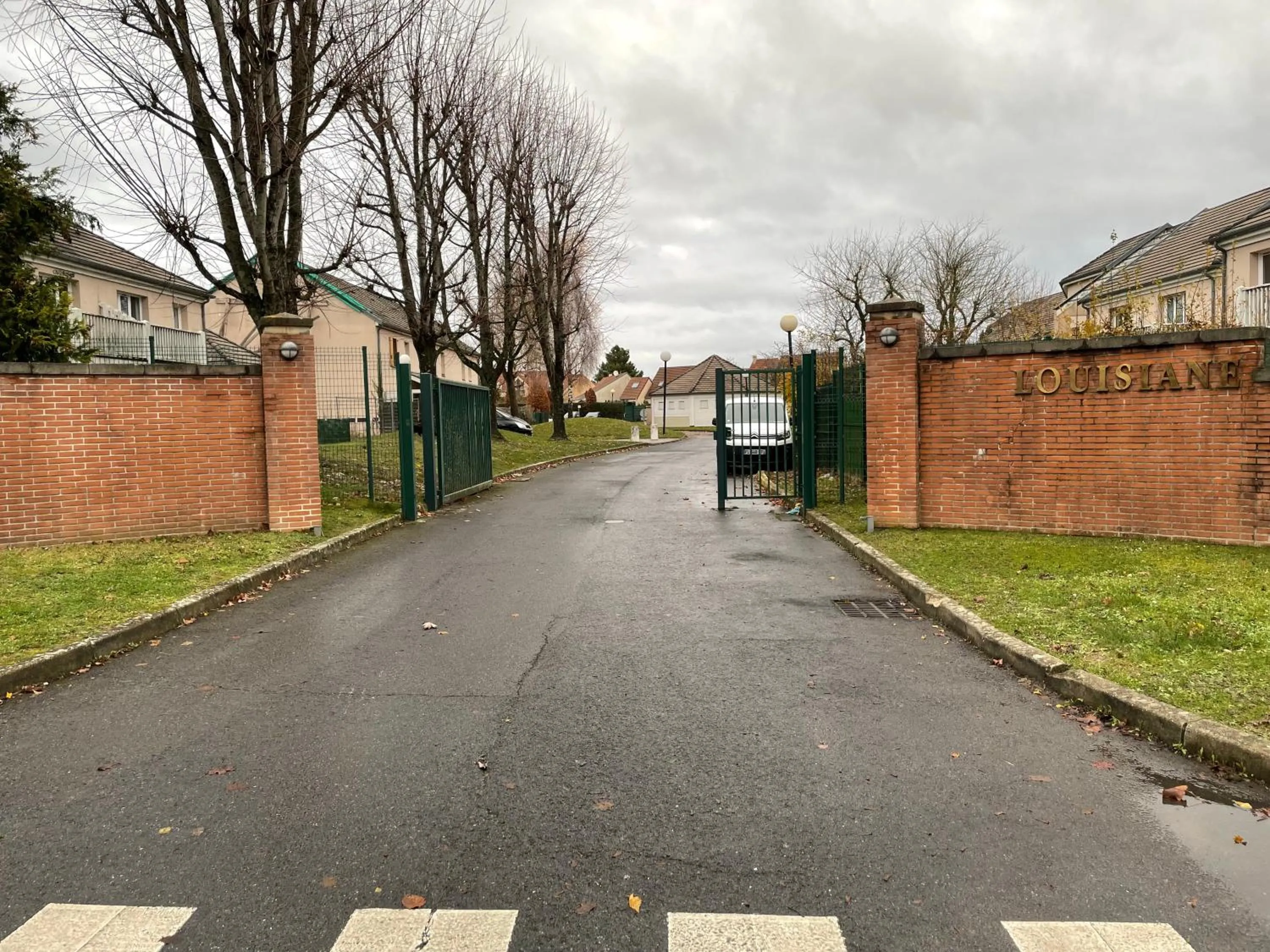 Parking in Studio cosy à 10 minutes de Disneyland Paris
