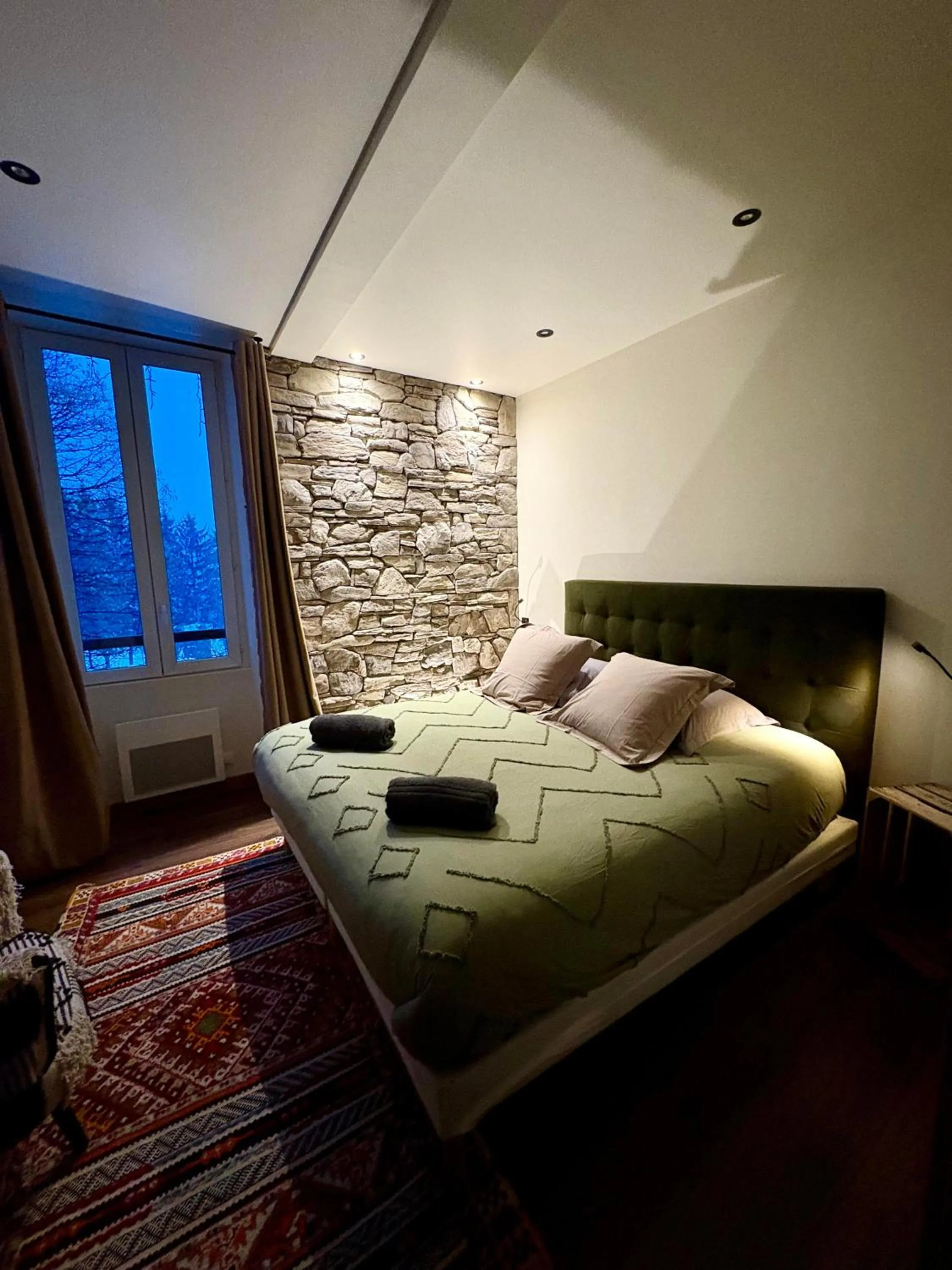 Property building, Bed in Hôtel Restaurant "La Petite Auberge"