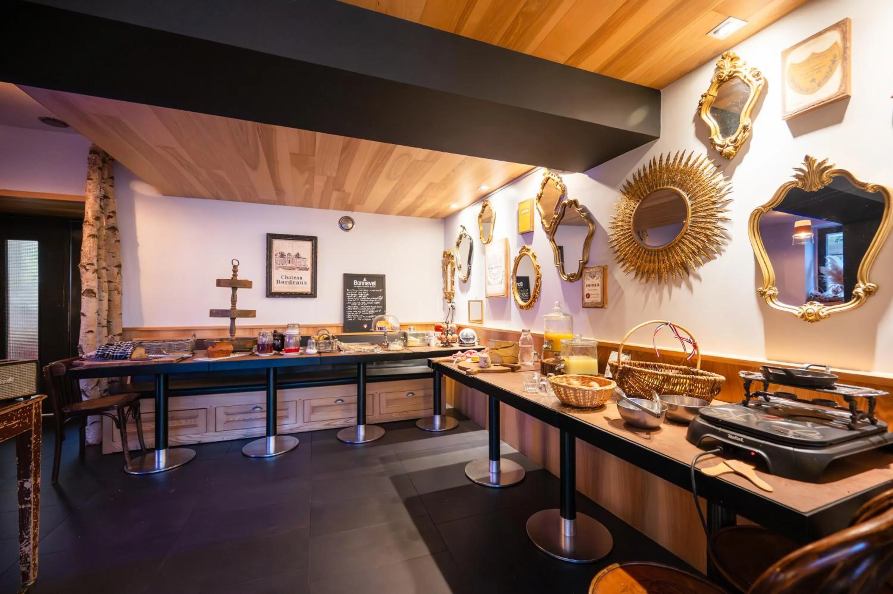 Breakfast in La Petite Auberge