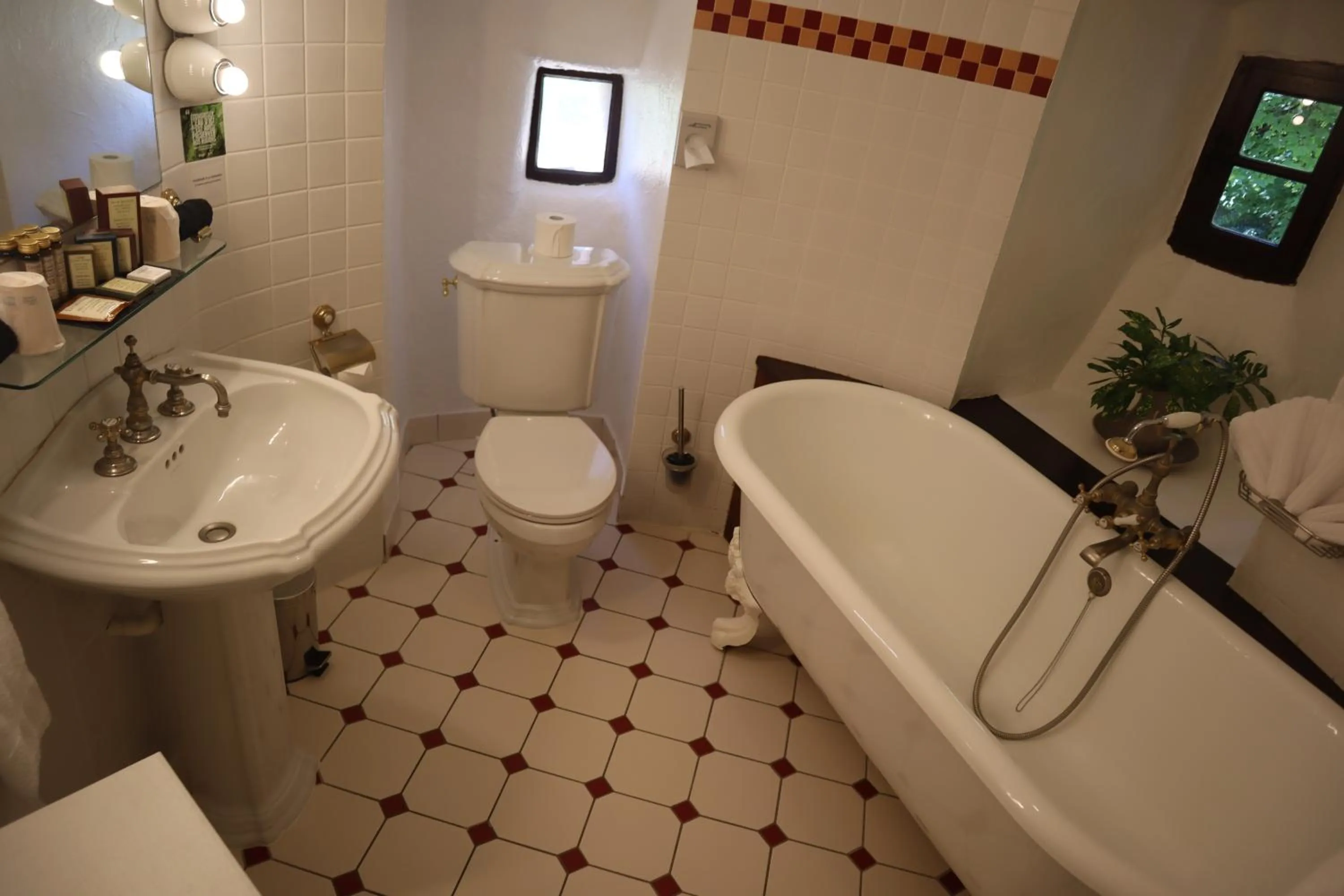Bathroom in Château De La Caze Piscine & Spa - Ste Enimie