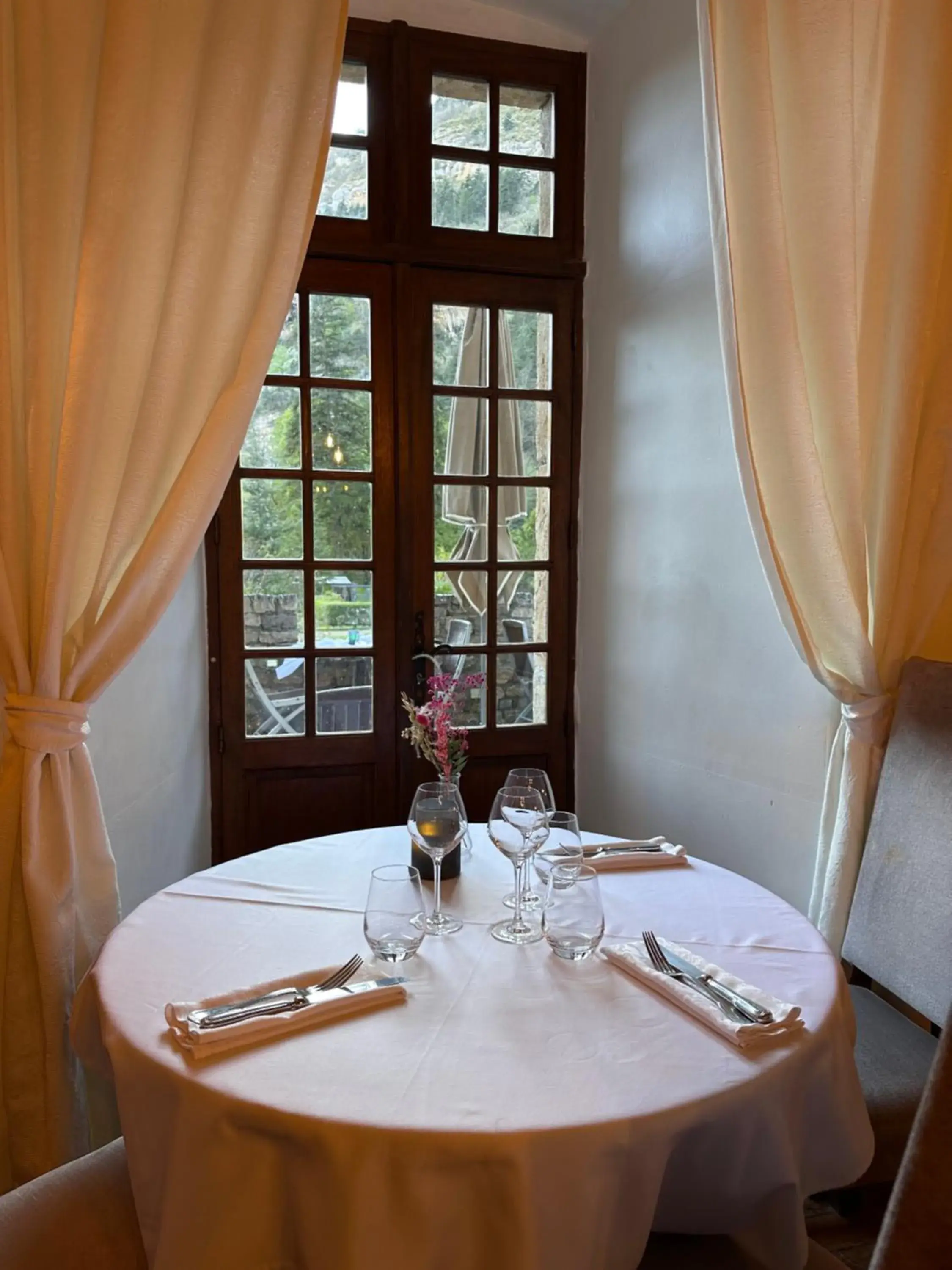 Restaurant/places to eat in Château De La Caze Piscine & Spa - Ste Enimie Restaurant/places to eat in Château De La Caze Piscine & Spa - Ste Enimie