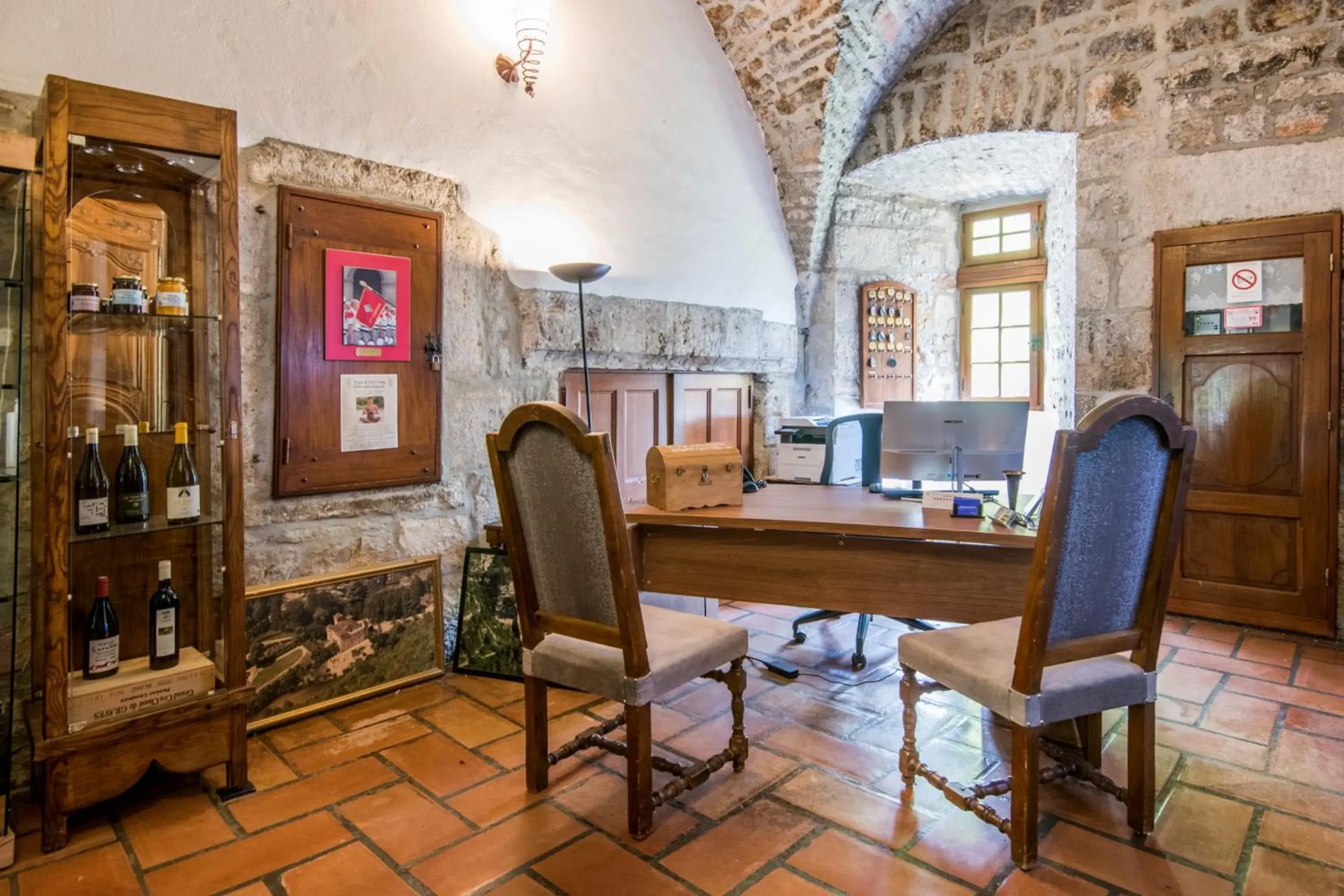 Lobby or reception in Château De La Caze Piscine & Spa - Ste Enimie Lobby or reception in Château De La Caze Piscine & Spa - Ste Enimie