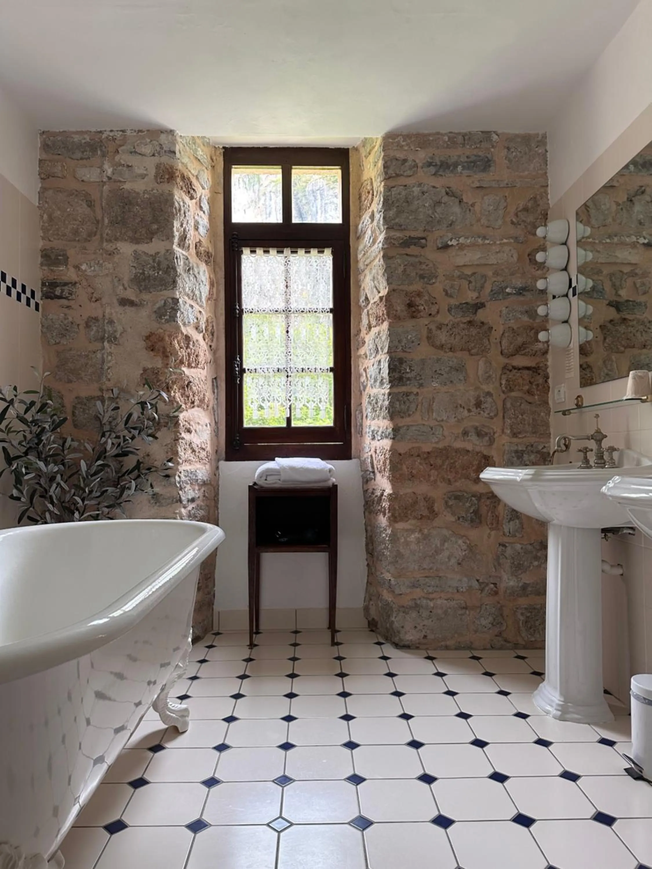 Bathroom in Château De La Caze Piscine & Spa - Ste Enimie