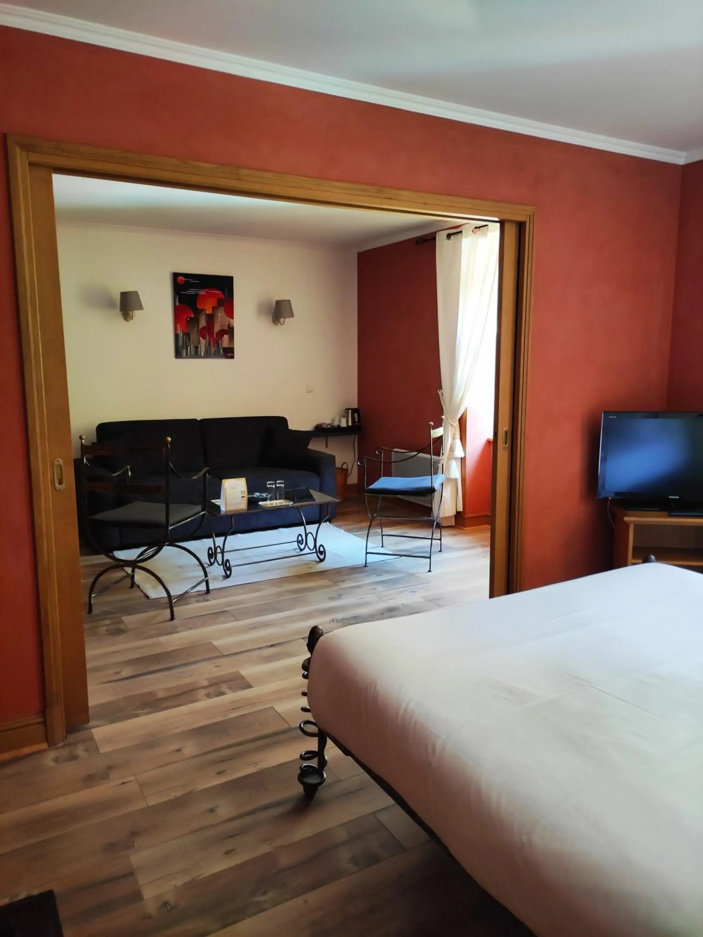 TV and multimedia, Bed in Château De La Caze Piscine & Spa - Ste Enimie TV and multimedia, Bed in Château De La Caze Piscine & Spa - Ste Enimie