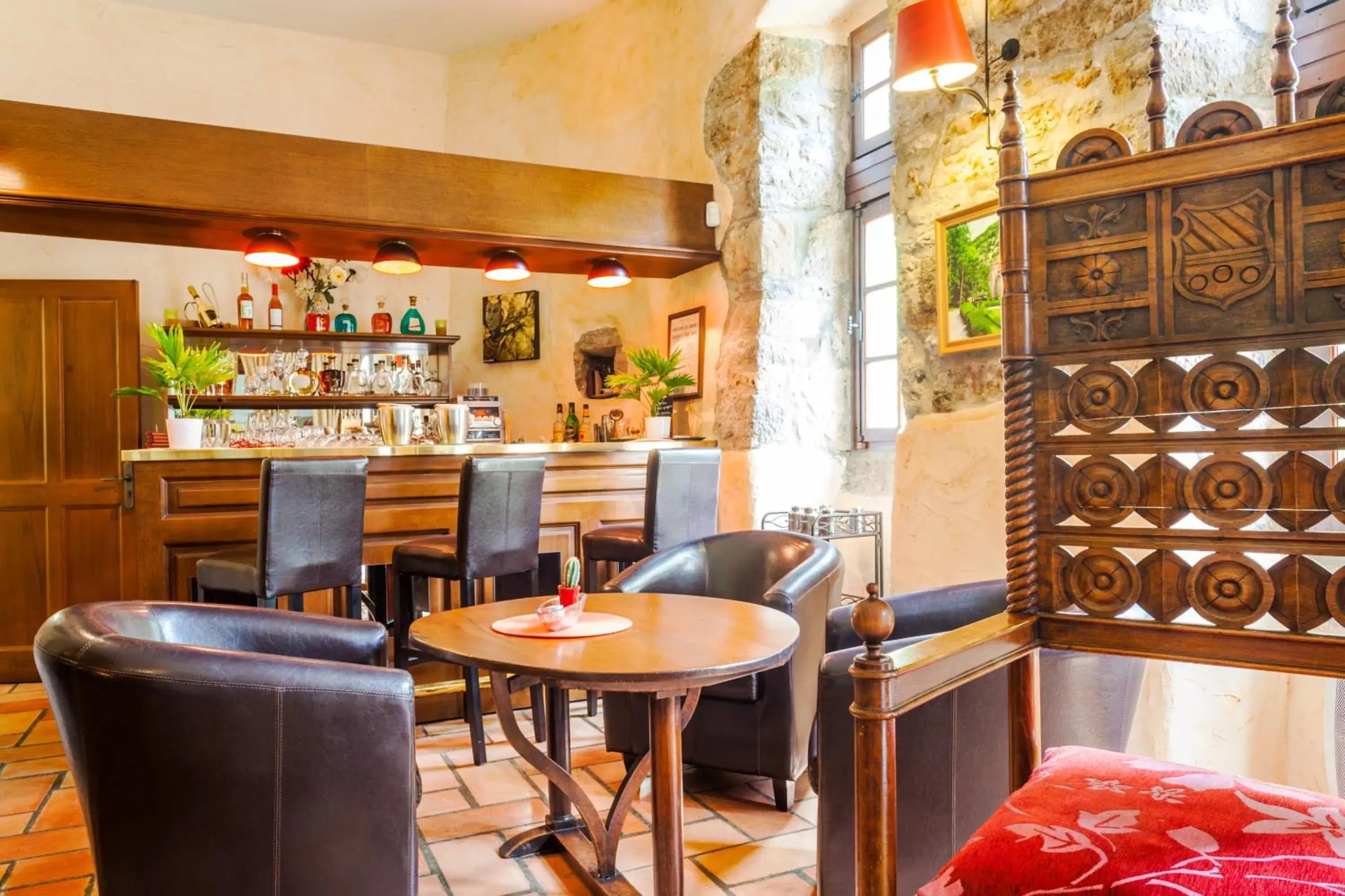 Lounge or bar in Château De La Caze Piscine & Spa - Ste Enimie Lounge or bar in Château De La Caze Piscine & Spa - Ste Enimie