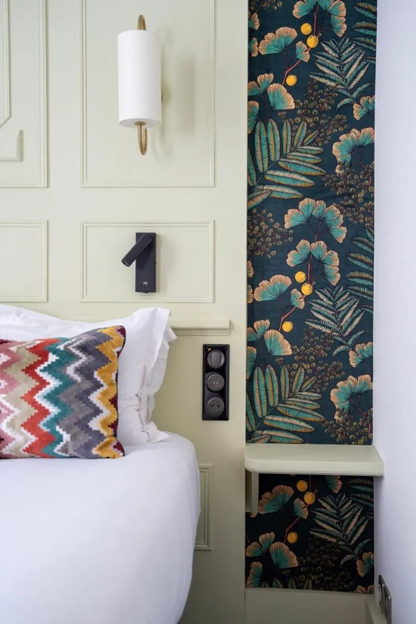 Bed in Hotel de Fleurie - Saint-Germain-des-Pres