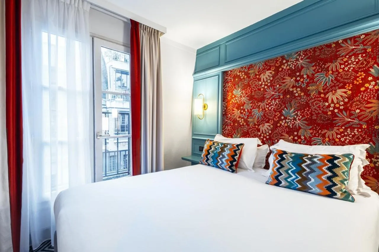 Bed in Hotel de Fleurie - Saint-Germain-des-Pres