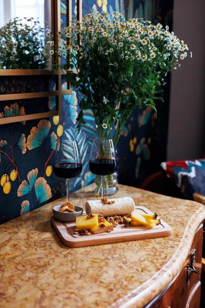 Food and drinks in Hotel de Fleurie - Saint-Germain-des-Pres