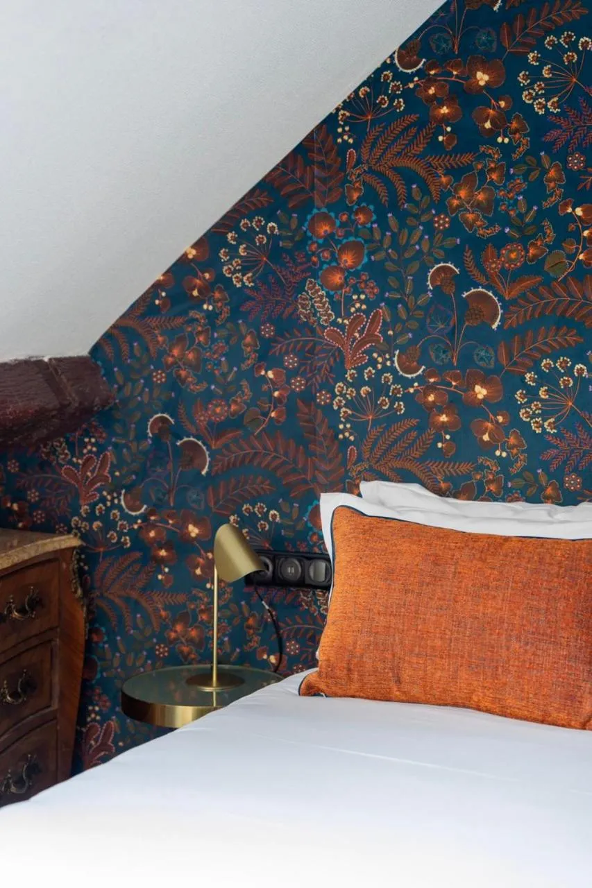 Bed in Hotel de Fleurie - Saint-Germain-des-Pres