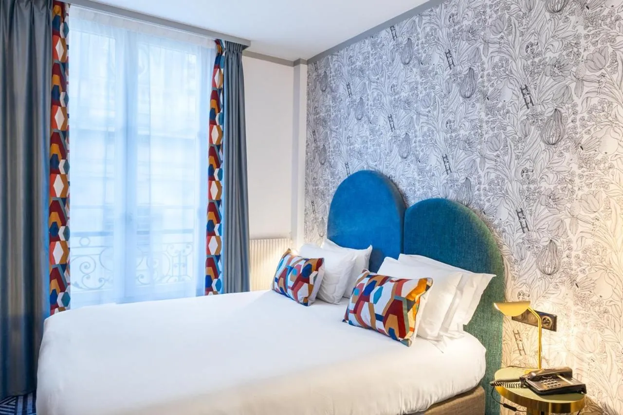 Bed in Hotel de Fleurie - Saint-Germain-des-Pres