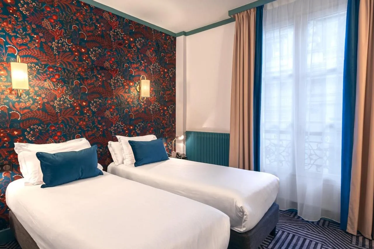 Bed in Hotel de Fleurie - Saint-Germain-des-Pres