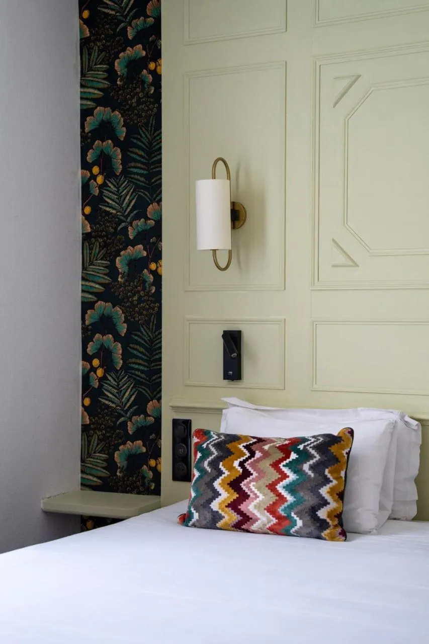 Bed in Hotel de Fleurie - Saint-Germain-des-Pres