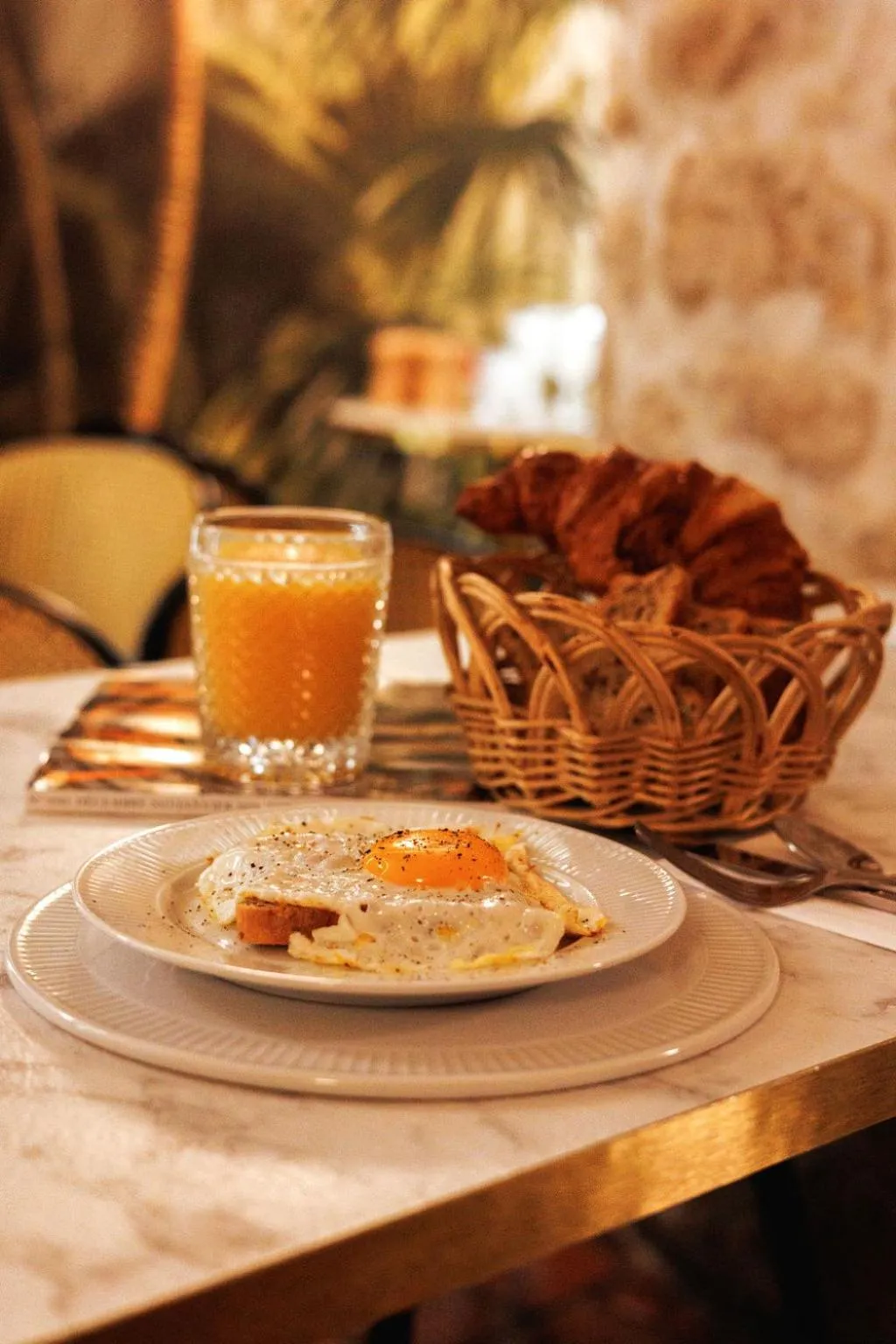 Food and drinks in Hotel de Fleurie - Saint-Germain-des-Pres