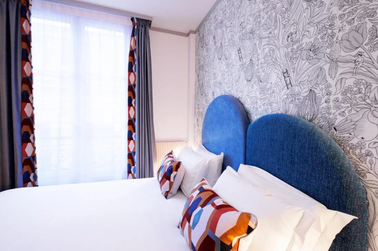 Bed in Hotel de Fleurie - Saint-Germain-des-Pres