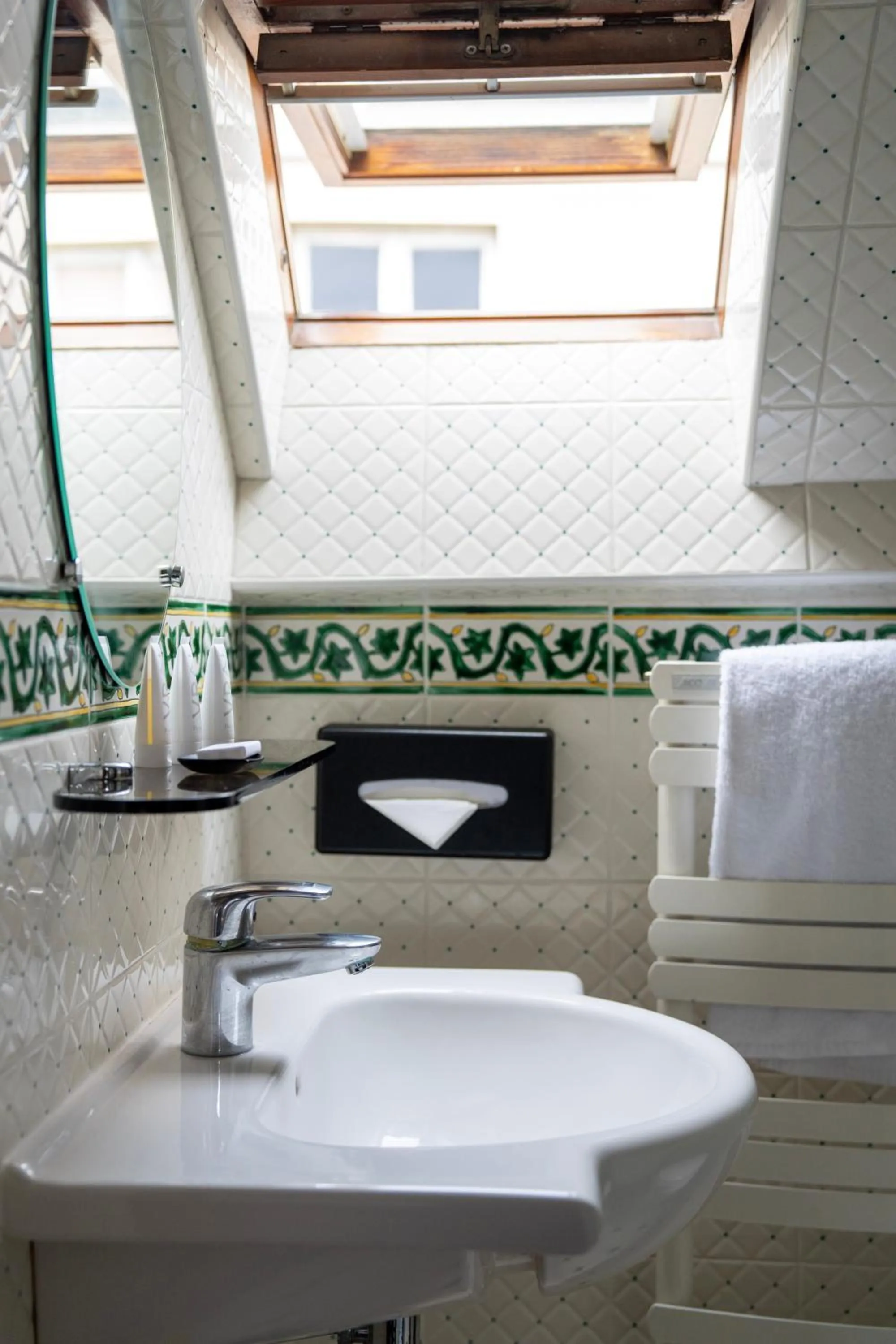 Bathroom in Hotel de Fleurie - Saint-Germain-des-Pres