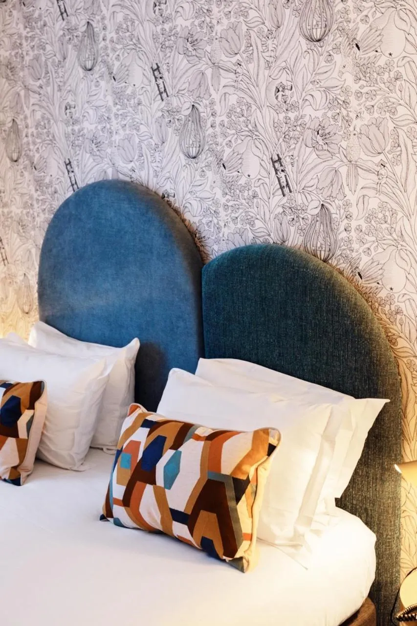 Bed in Hotel de Fleurie - Saint-Germain-des-Pres