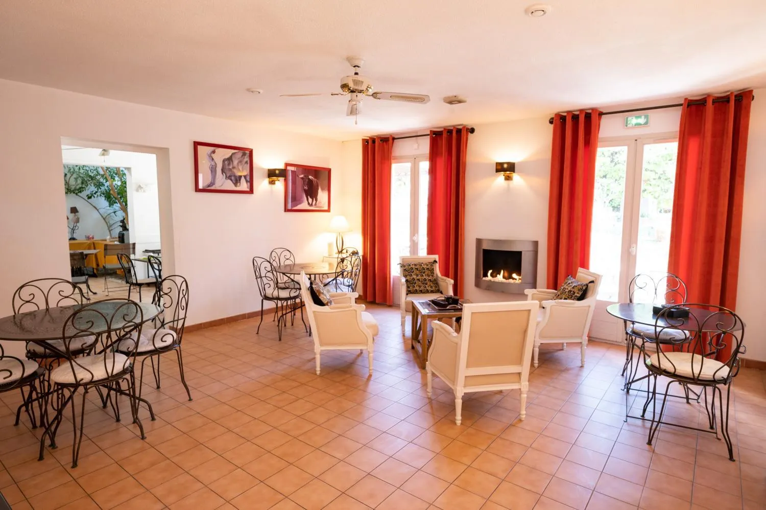 Property building in Hôtel l'Amandière