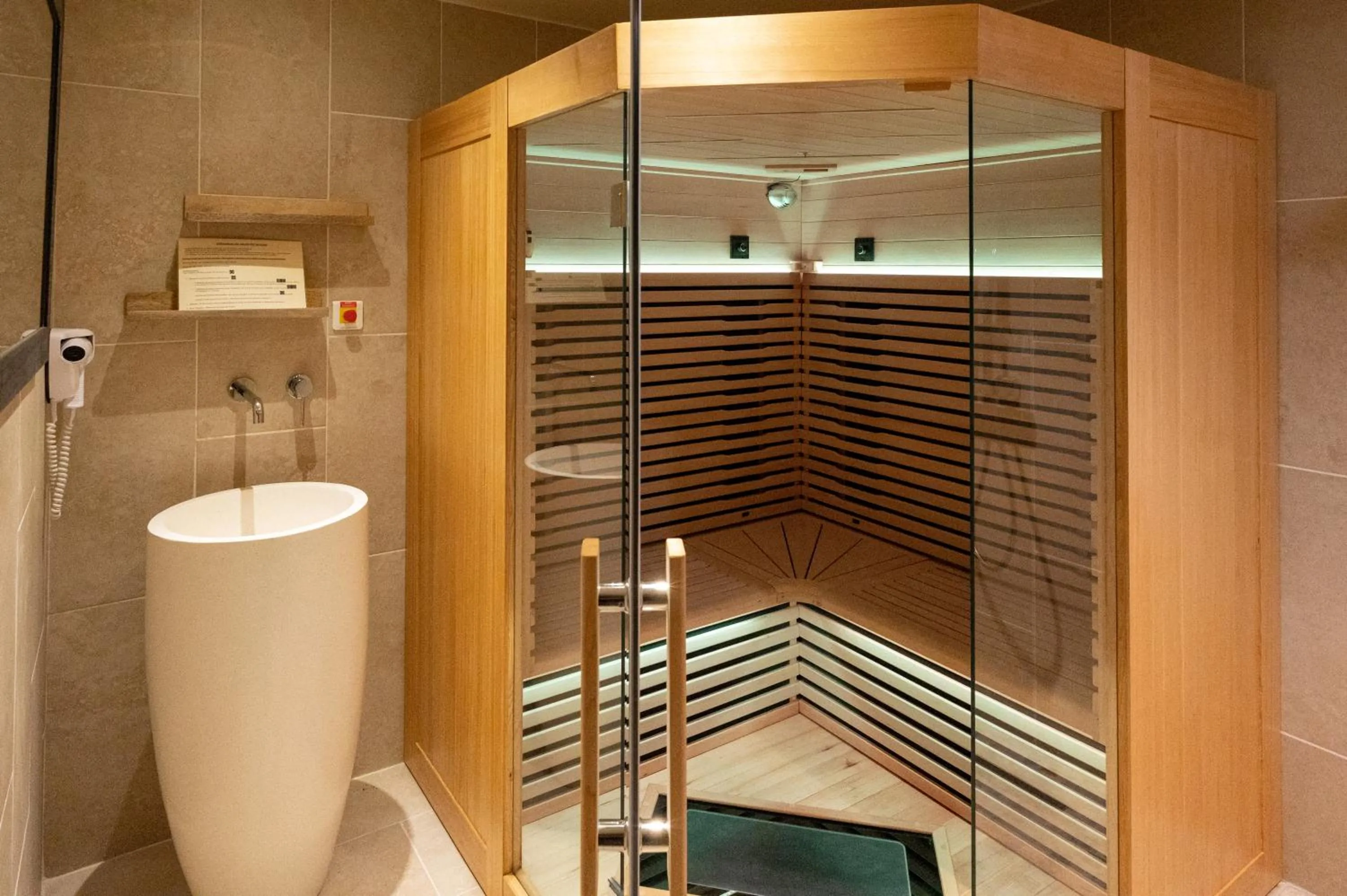 Sauna in Hôtel l'Amandière