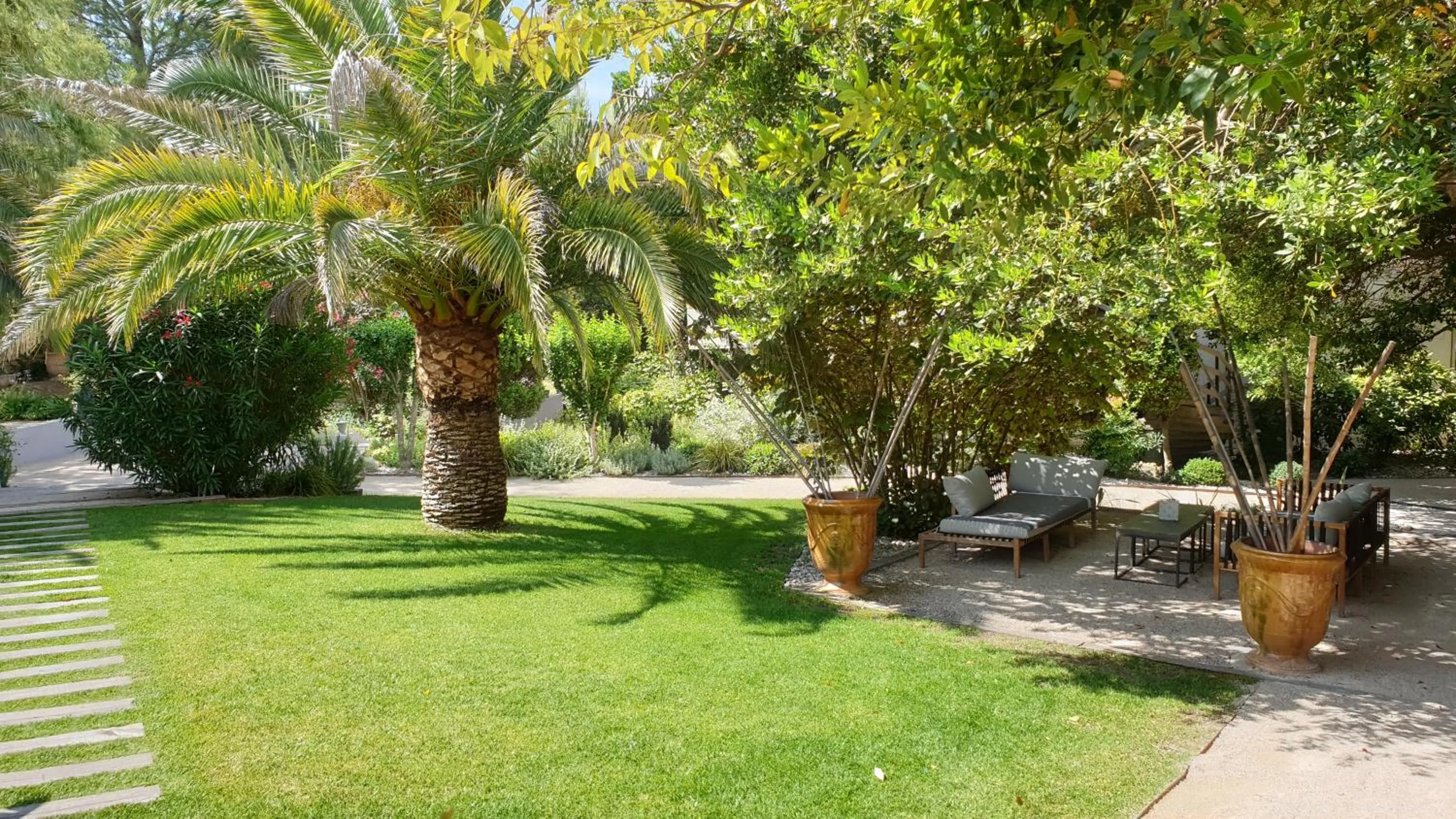 Garden in Hôtel l'Amandière