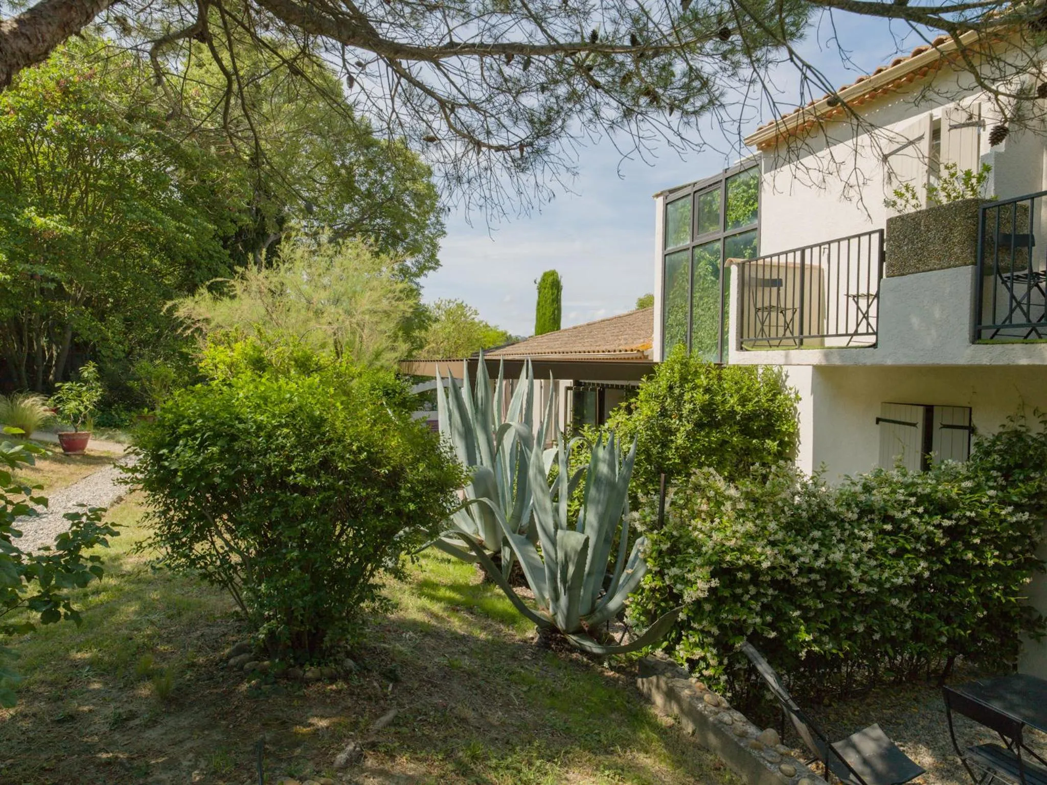 Property building in Hôtel l'Amandière