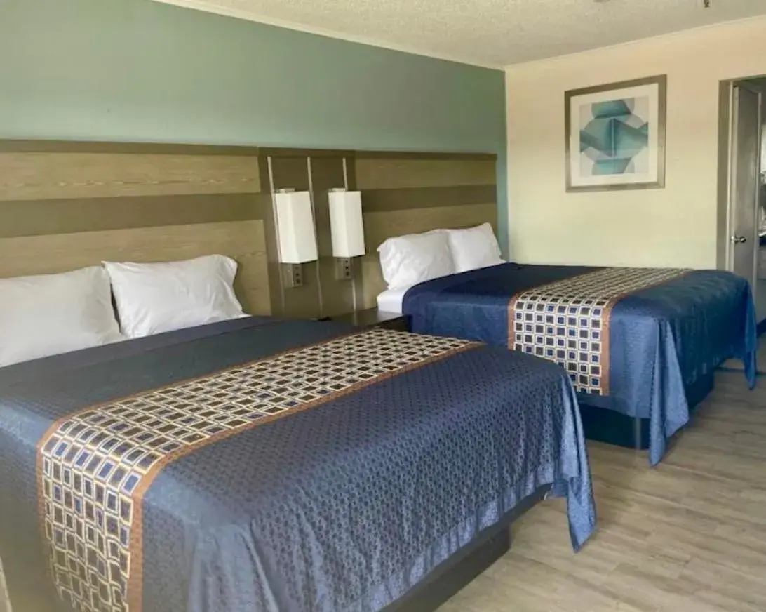 Economy Double Room in Executive Inn & Suites Economy Double Room in Executive Inn & Suites