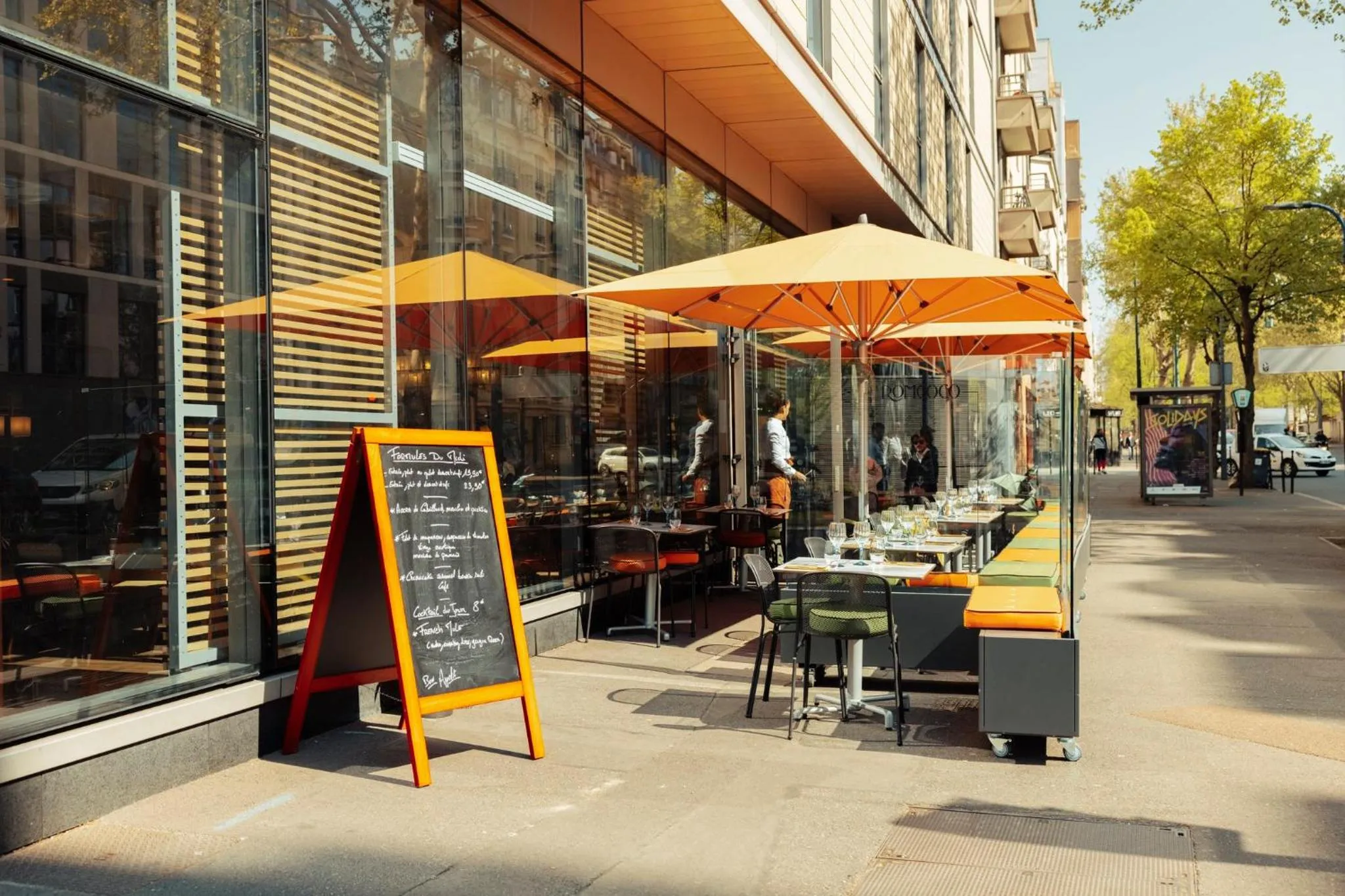 Restaurant/places to eat in voco Paris - Porte de Clichy by IHG