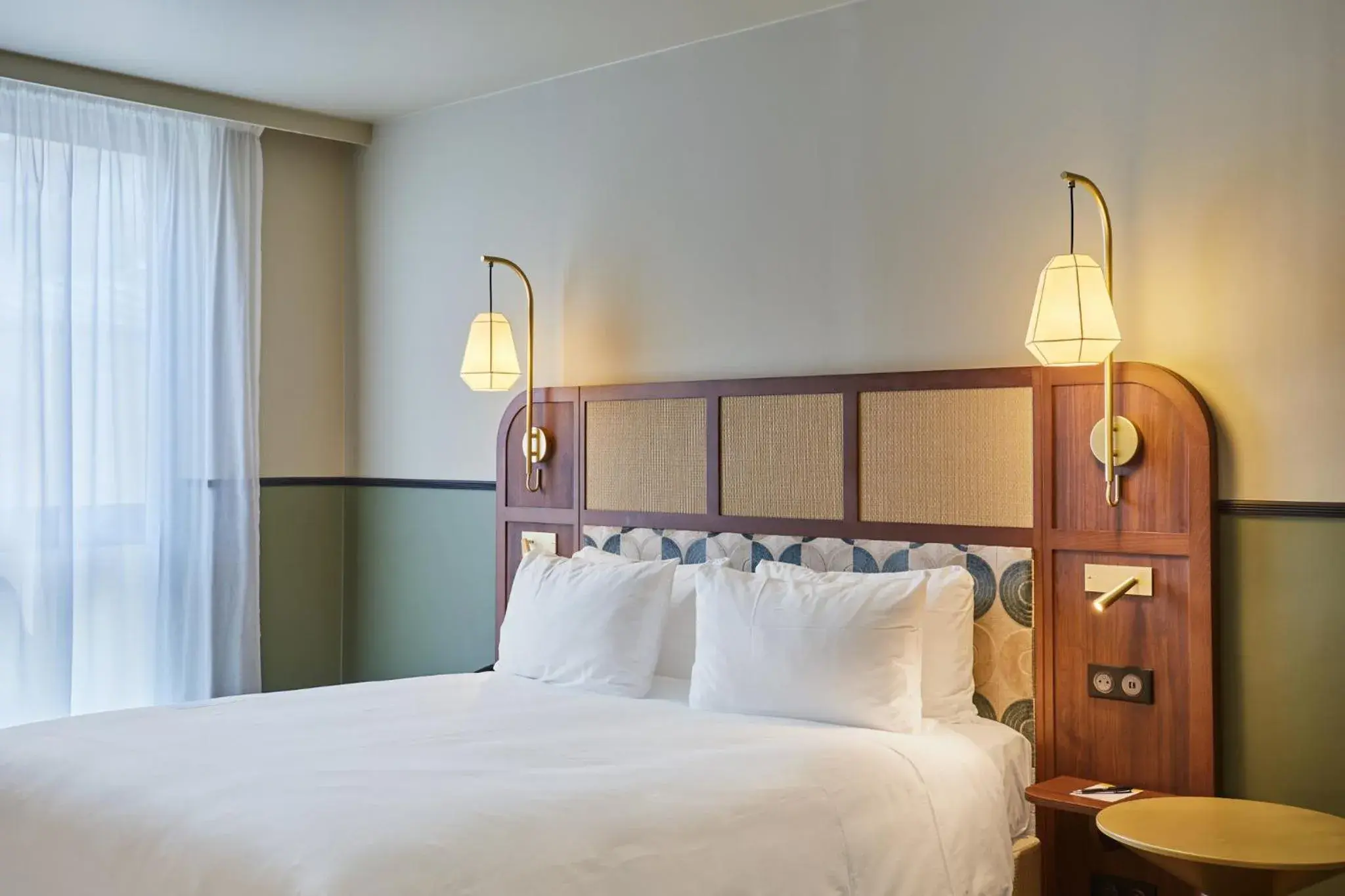 Photo of the whole room, Bed in voco Paris - Porte de Clichy, an IHG Hotel