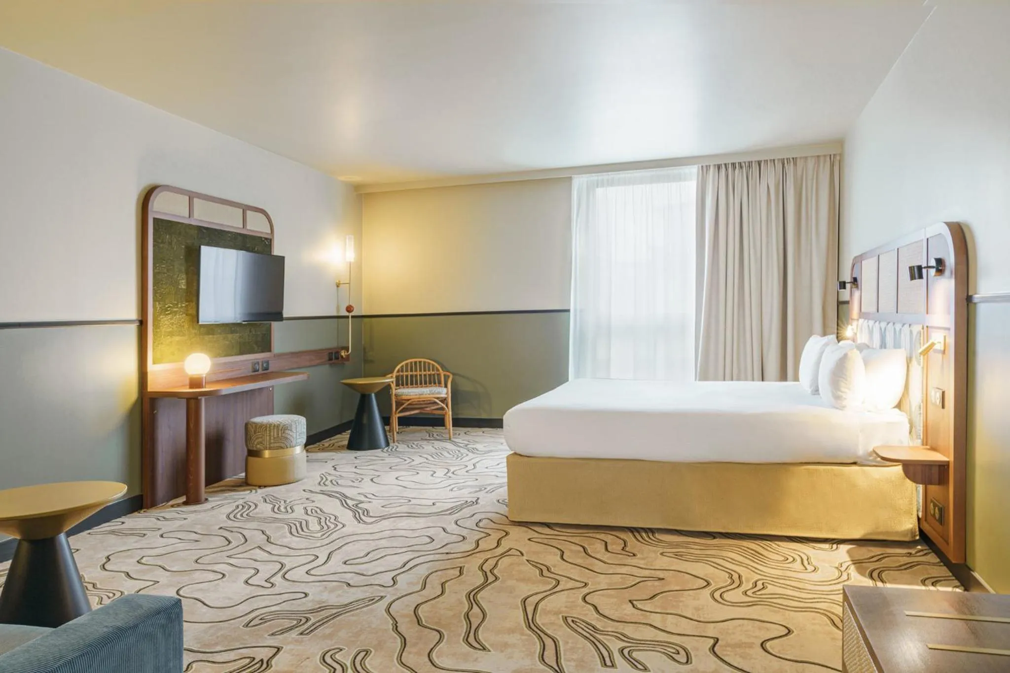 Photo of the whole room, Bed in voco Paris - Porte de Clichy by IHG