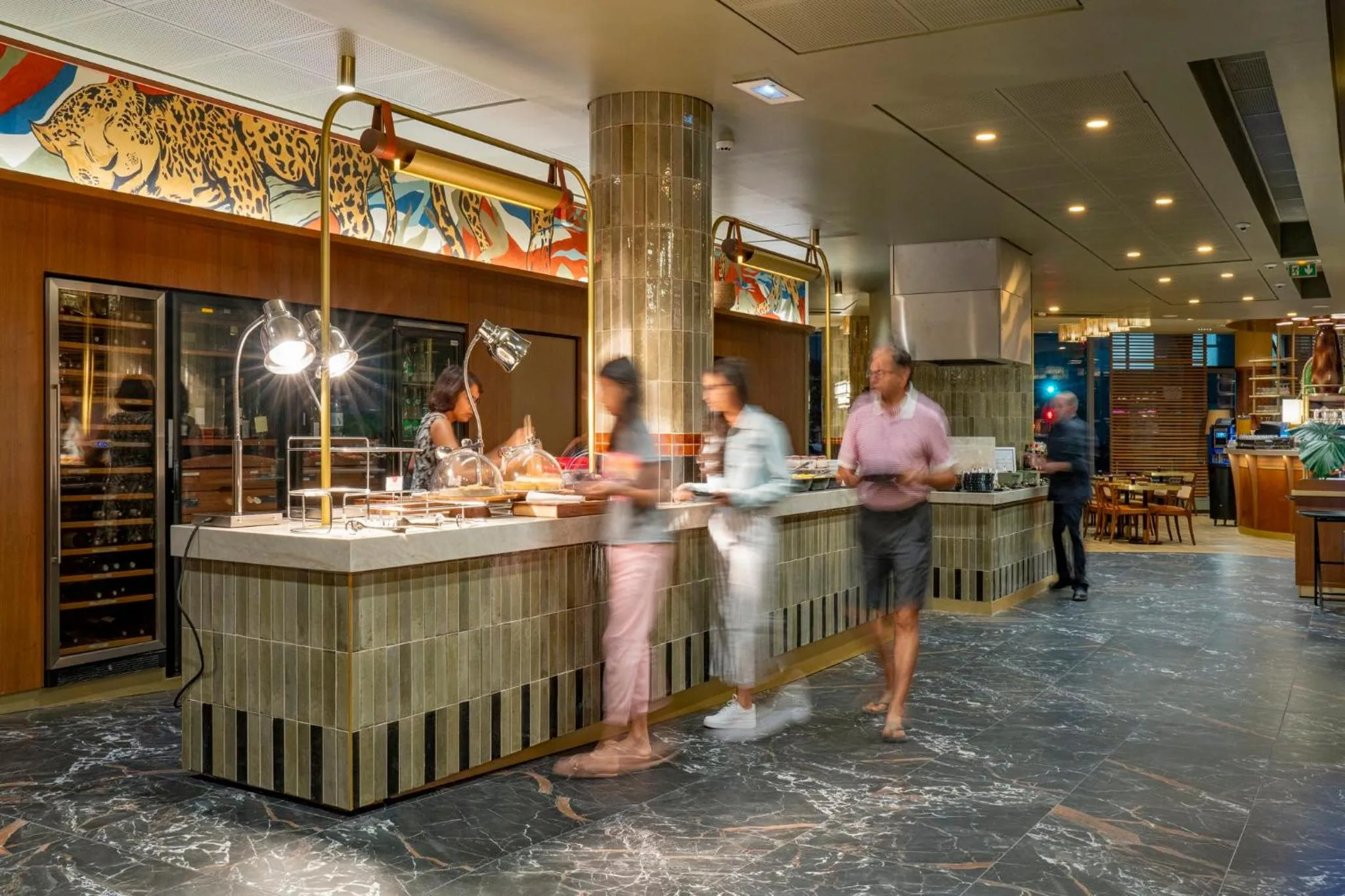 Breakfast in voco Paris - Porte de Clichy by IHG