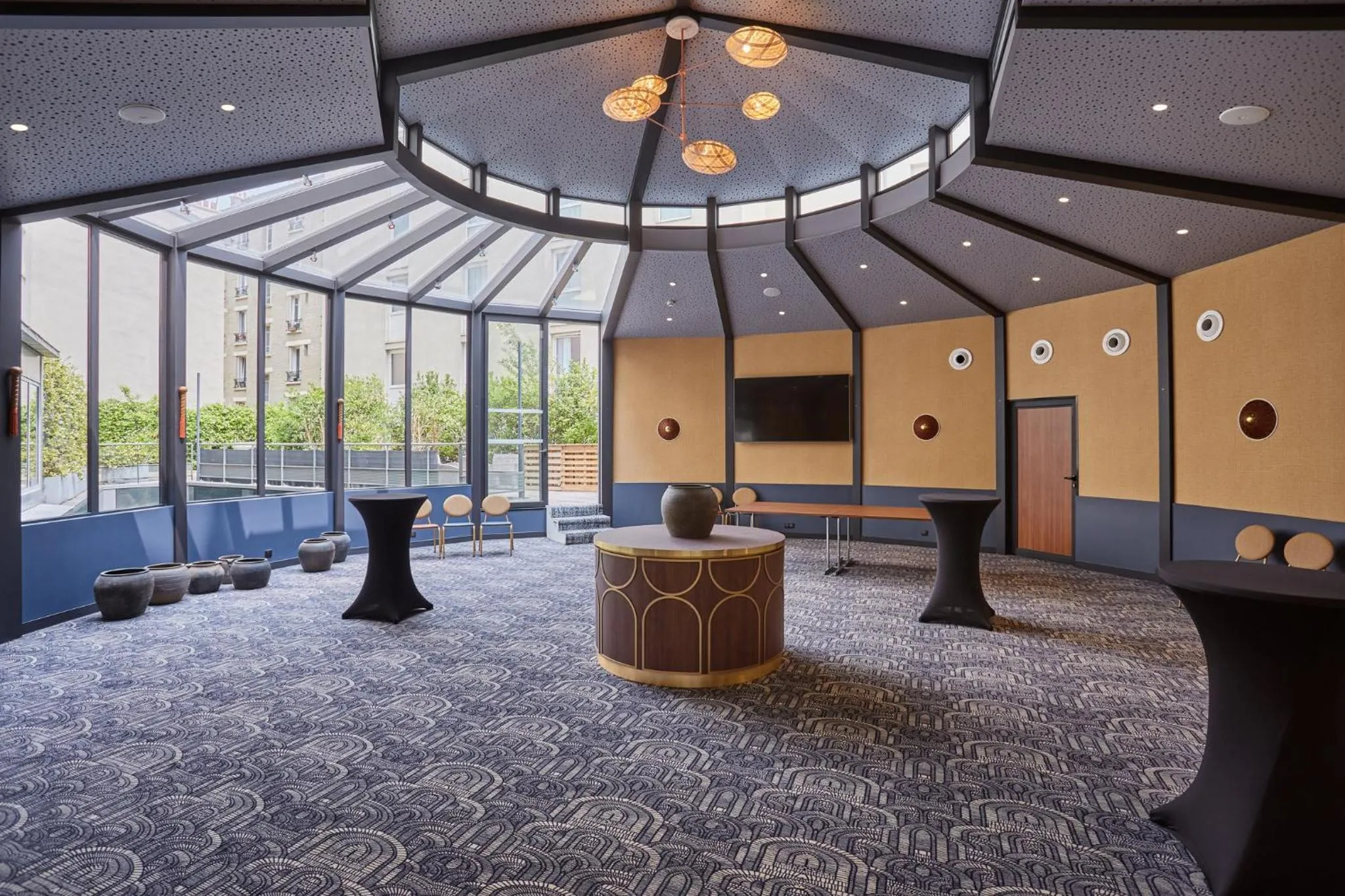 Meeting/conference room in voco Paris - Porte de Clichy by IHG