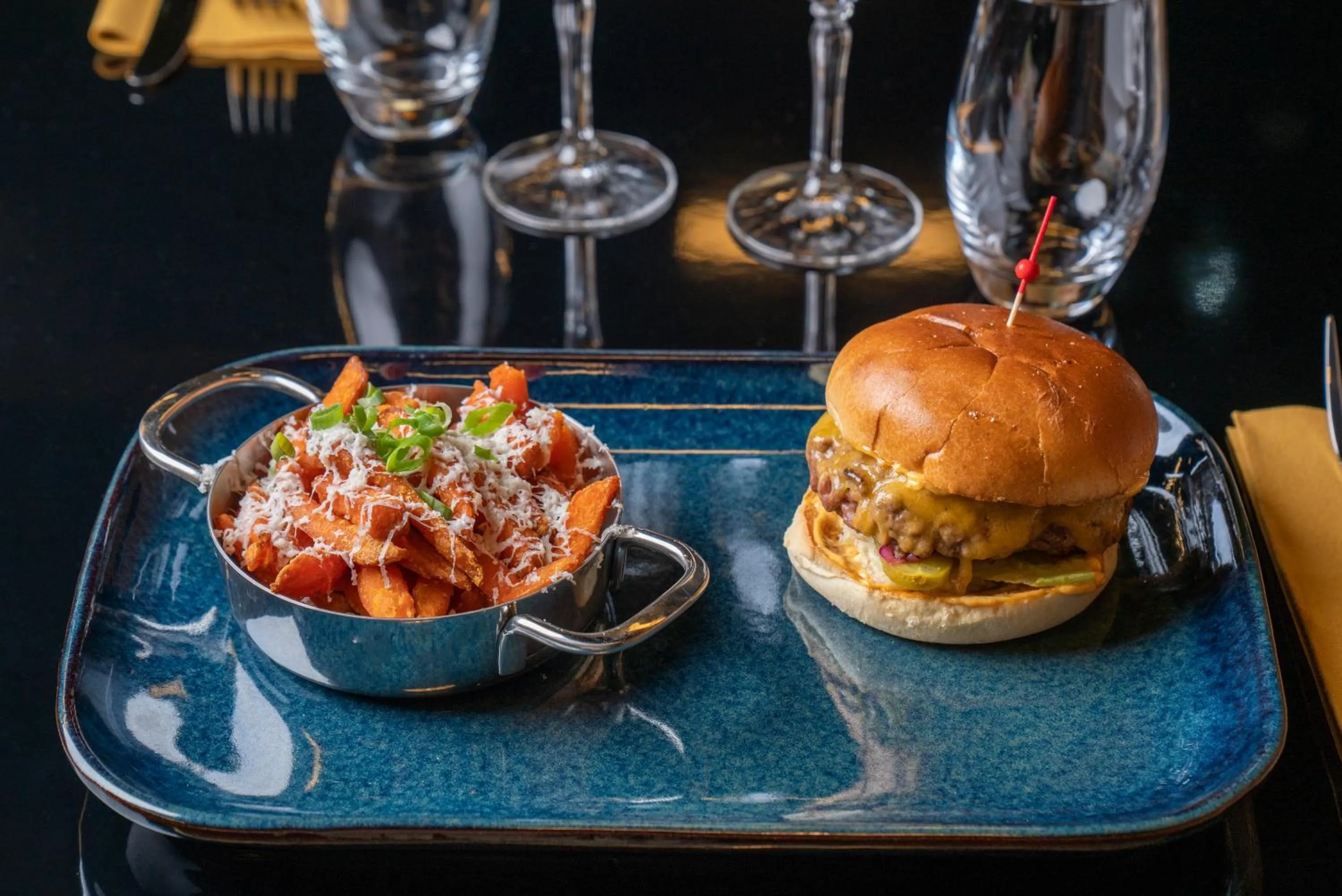 Restaurant/places to eat in voco Paris - Porte de Clichy by IHG