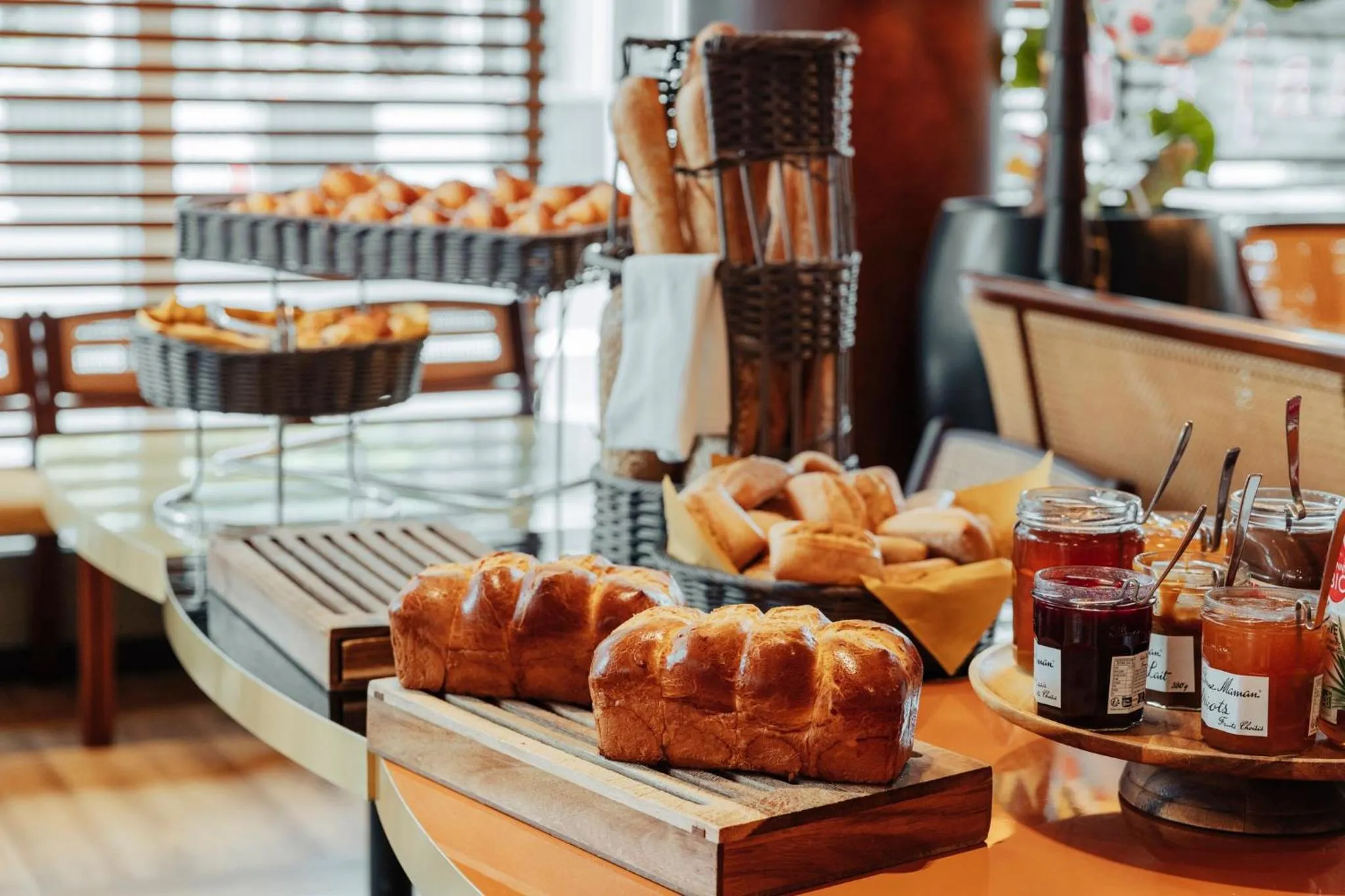 Restaurant/places to eat in voco Paris - Porte de Clichy by IHG