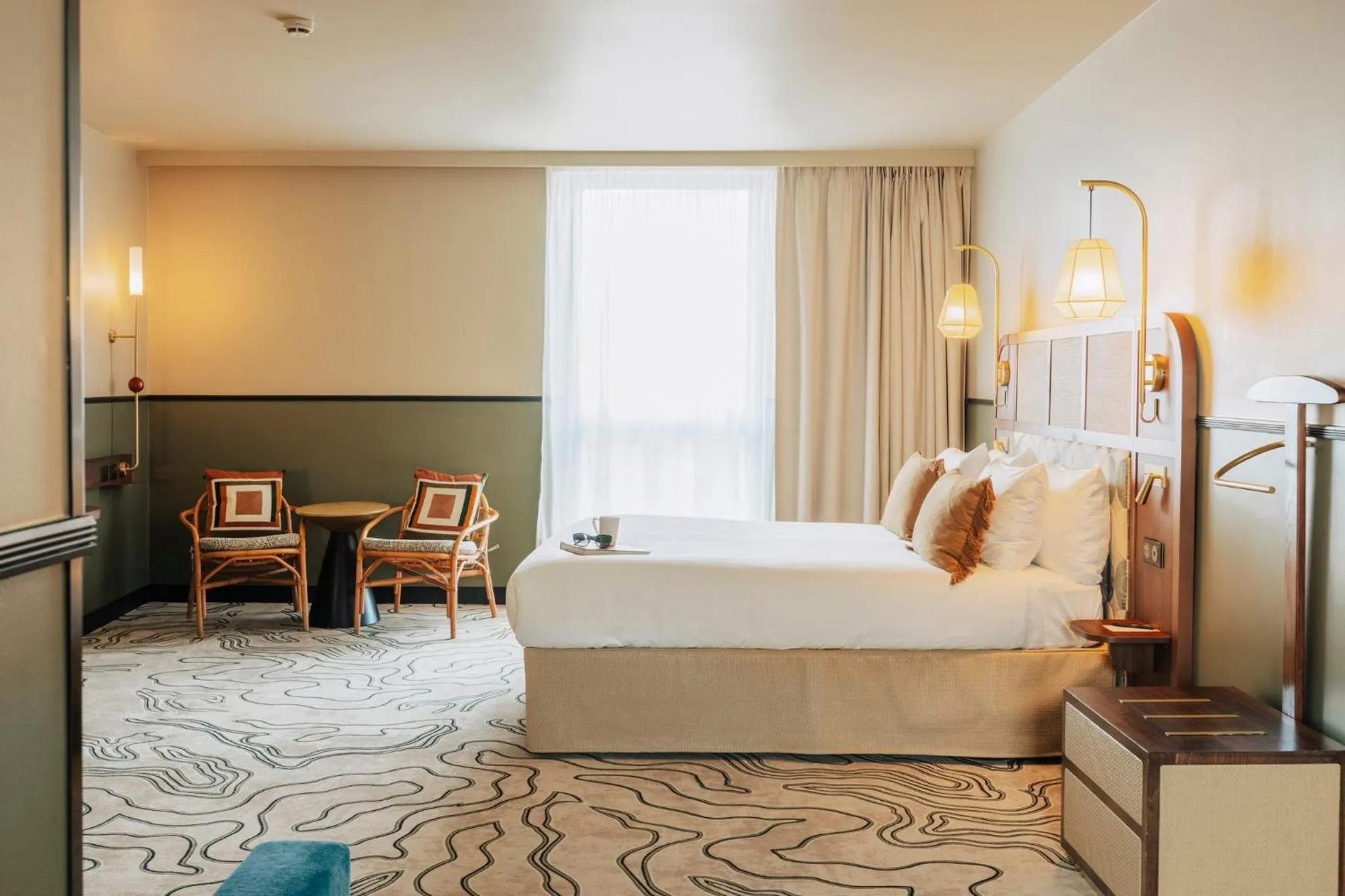 Photo of the whole room, Bed in voco Paris - Porte de Clichy by IHG