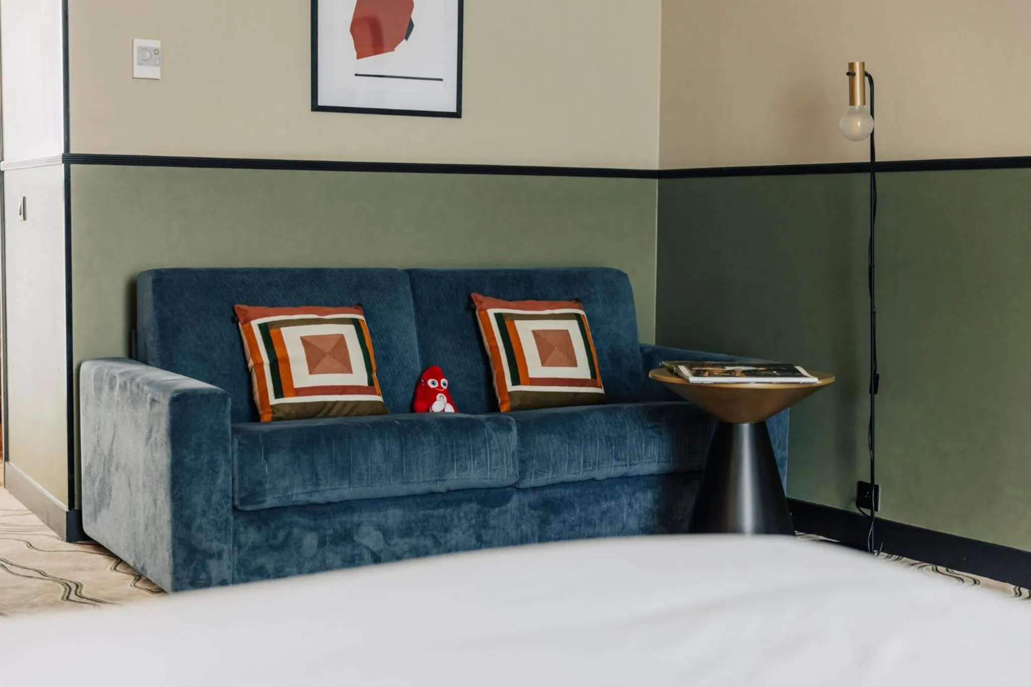 Photo of the whole room, Bed in voco Paris - Porte de Clichy by IHG