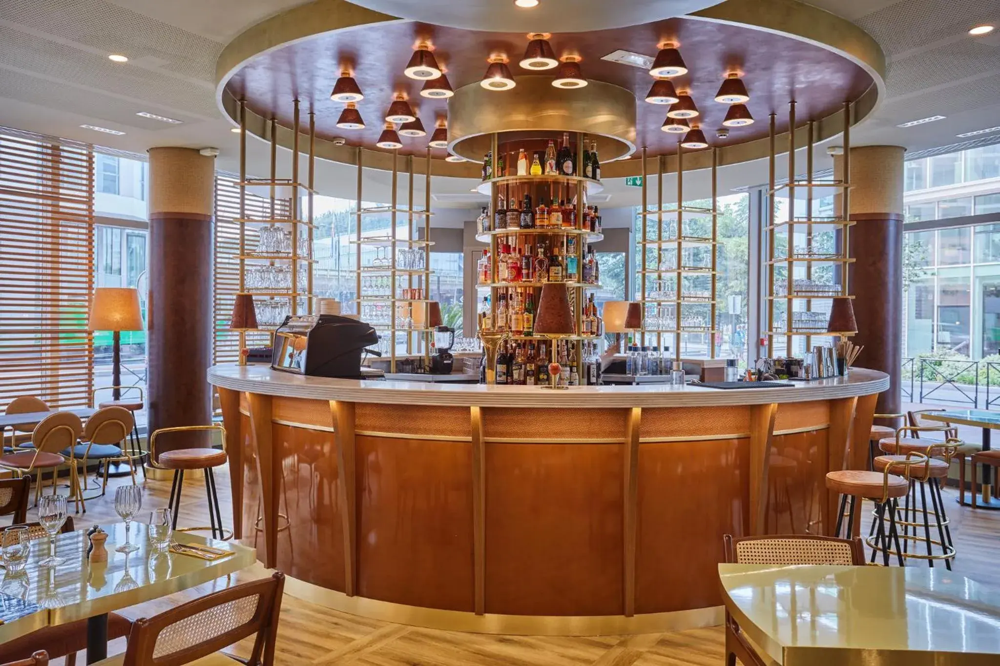 Lounge or bar in voco Paris - Porte de Clichy, an IHG Hotel