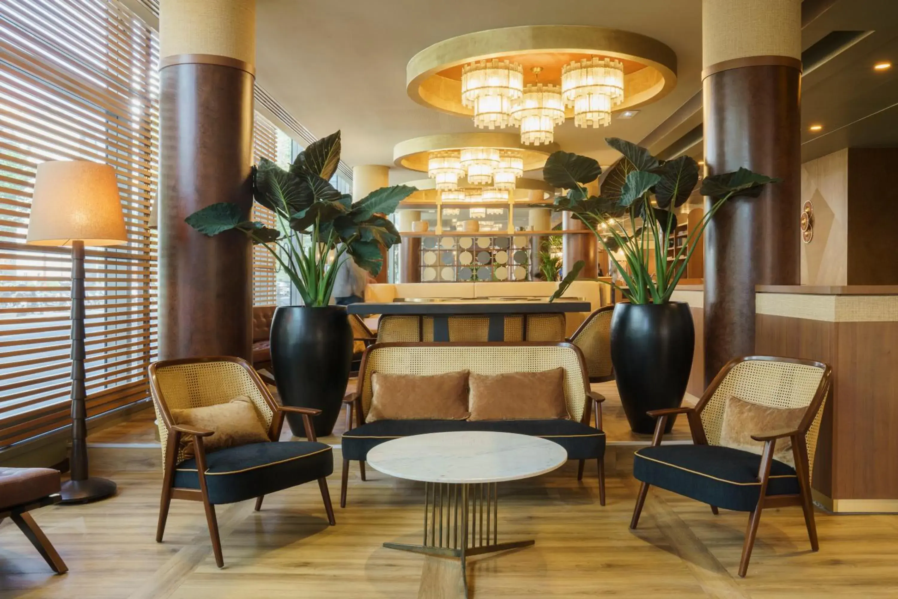 Lounge or bar, Lobby/Reception in voco Paris - Porte de Clichy, an IHG Hotel