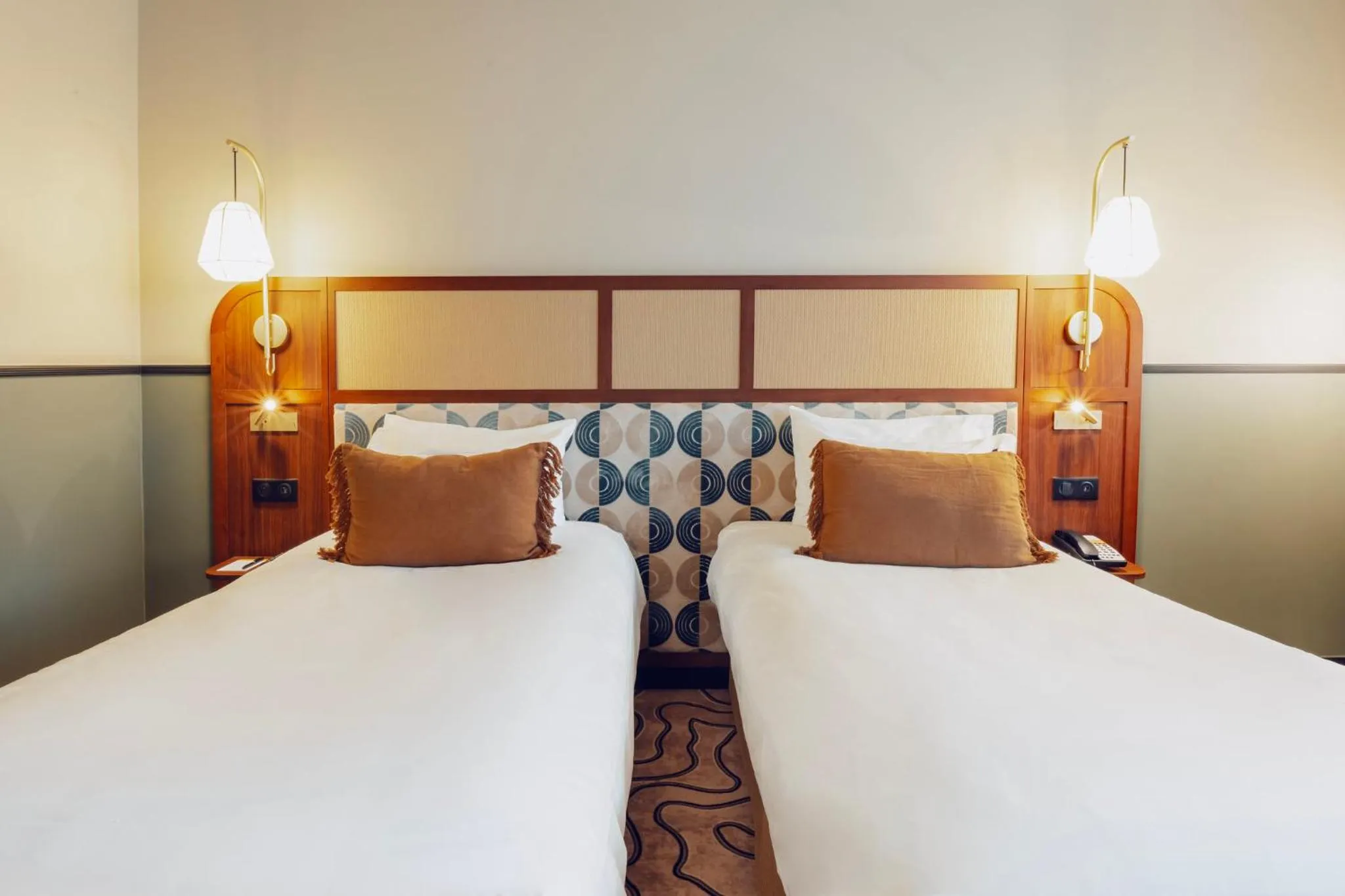 Photo of the whole room, Bed in Voco Paris - Porte de Clichy