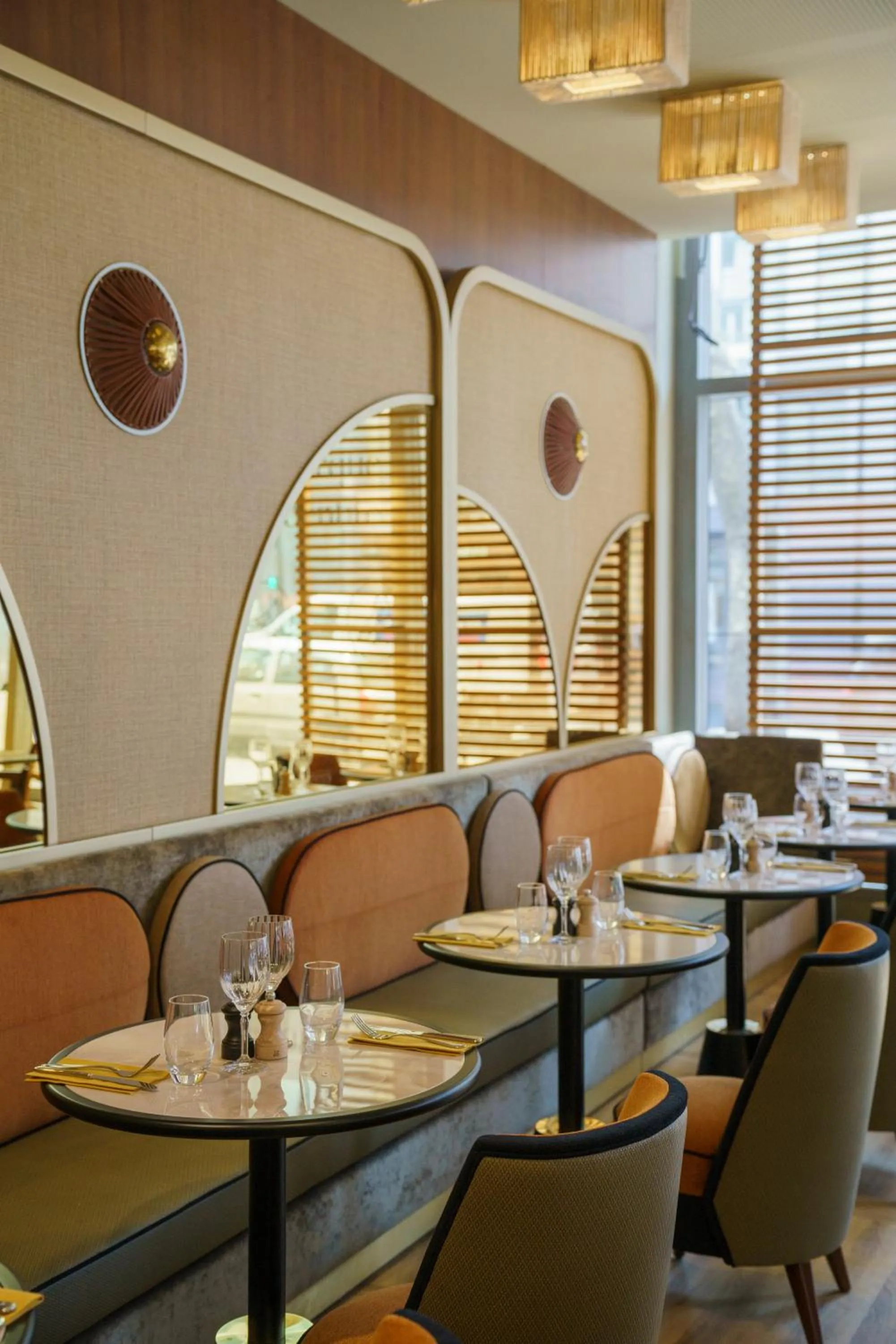 Restaurant/places to eat in voco Paris - Porte de Clichy by IHG
