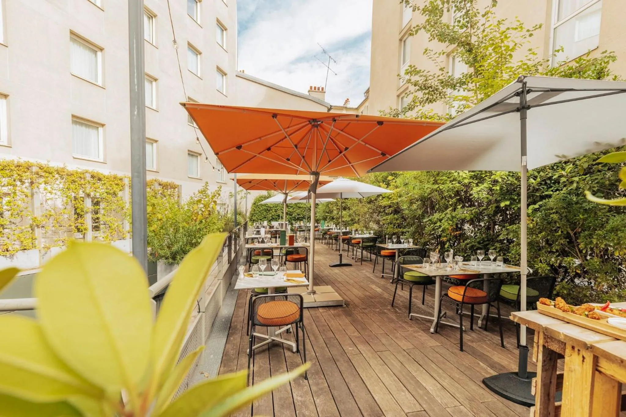 Restaurant/places to eat in voco Paris - Porte de Clichy by IHG