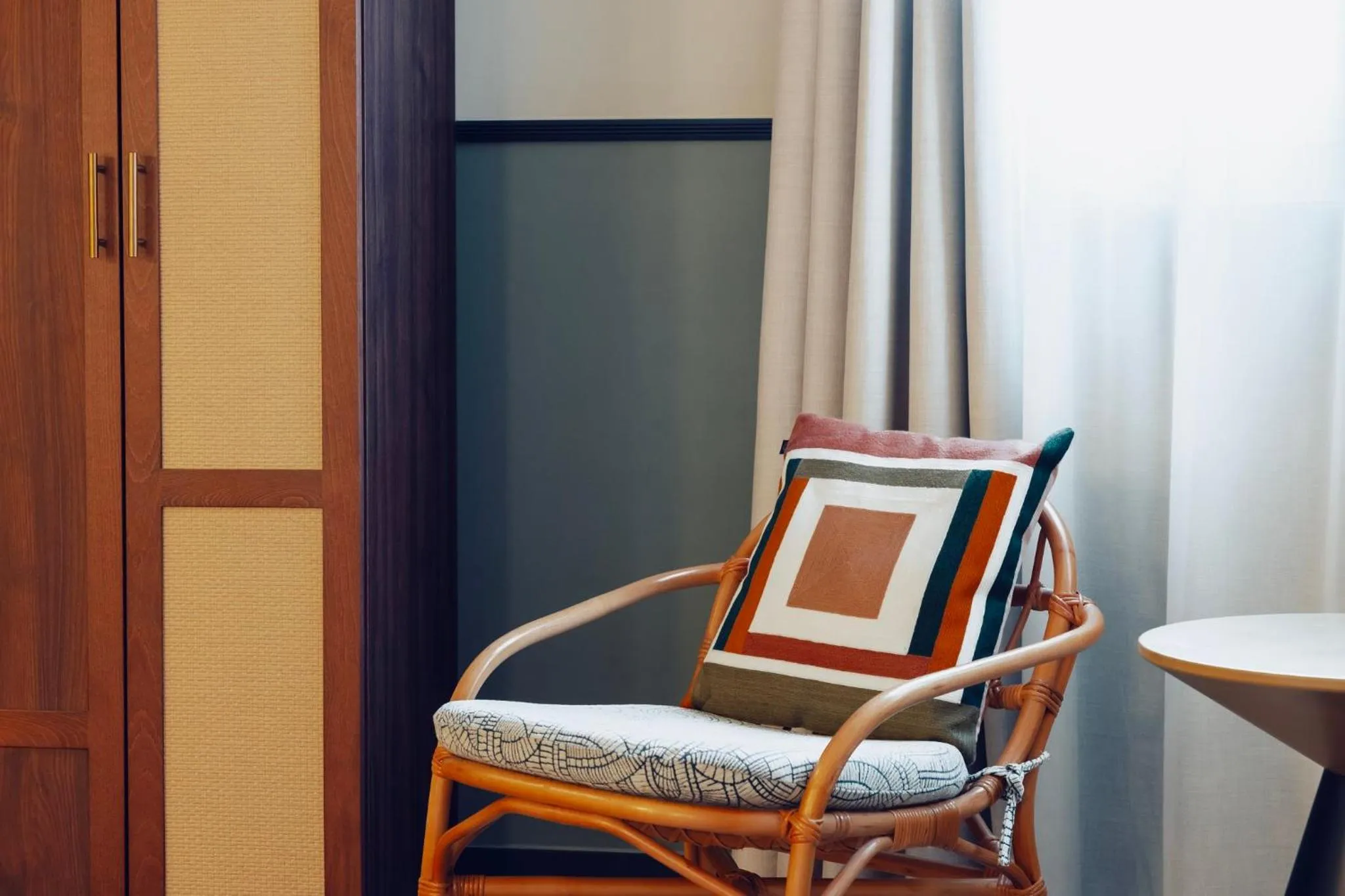 Photo of the whole room in Voco Paris - Porte de Clichy