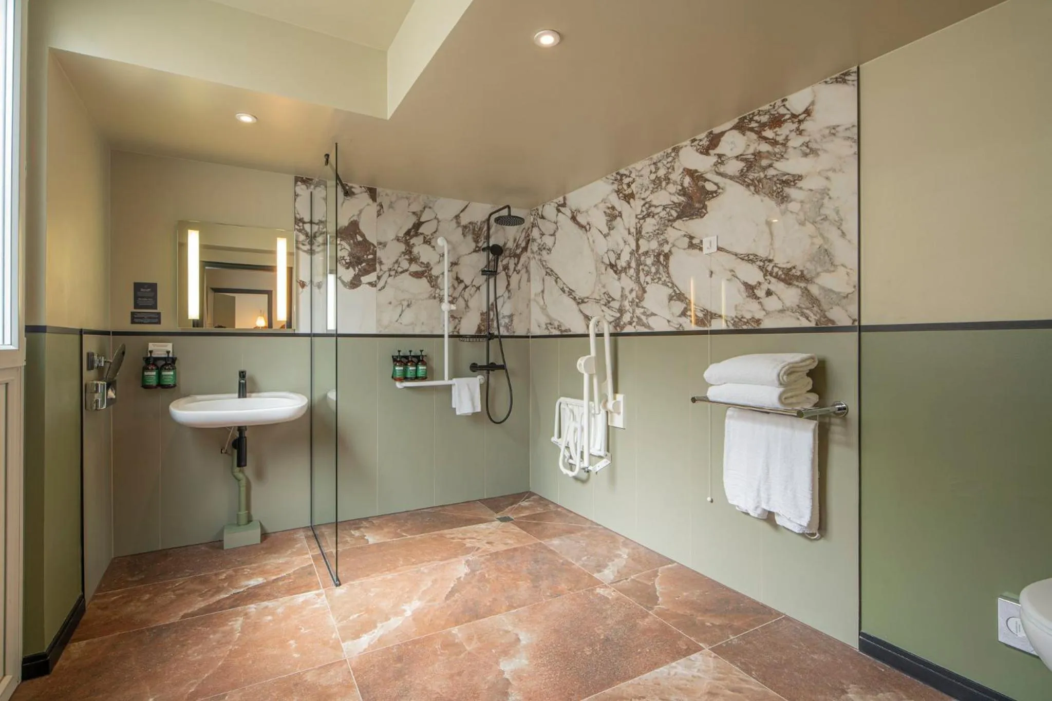 Bathroom in voco Paris - Porte de Clichy by IHG