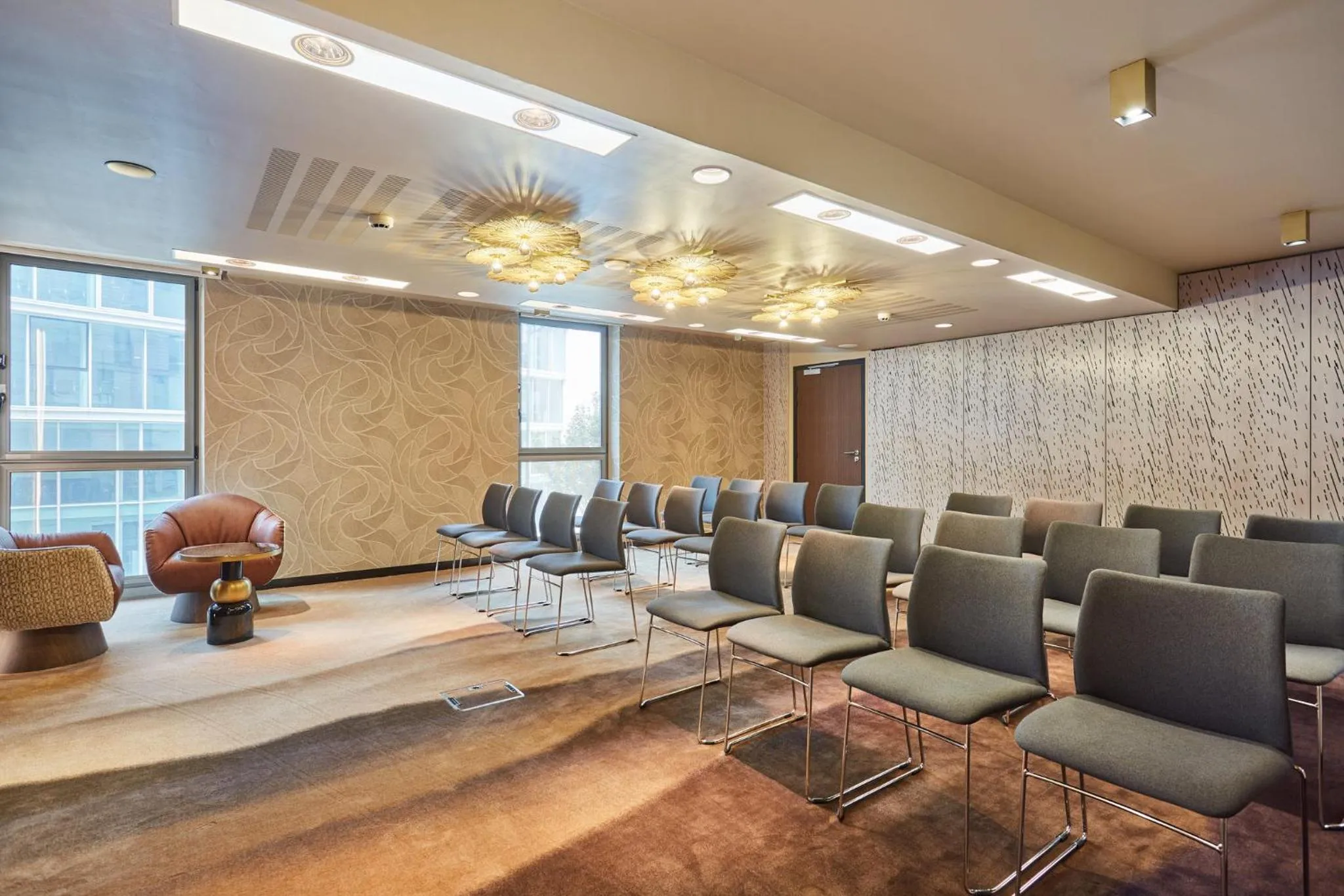 Meeting/conference room in voco Paris - Porte de Clichy by IHG