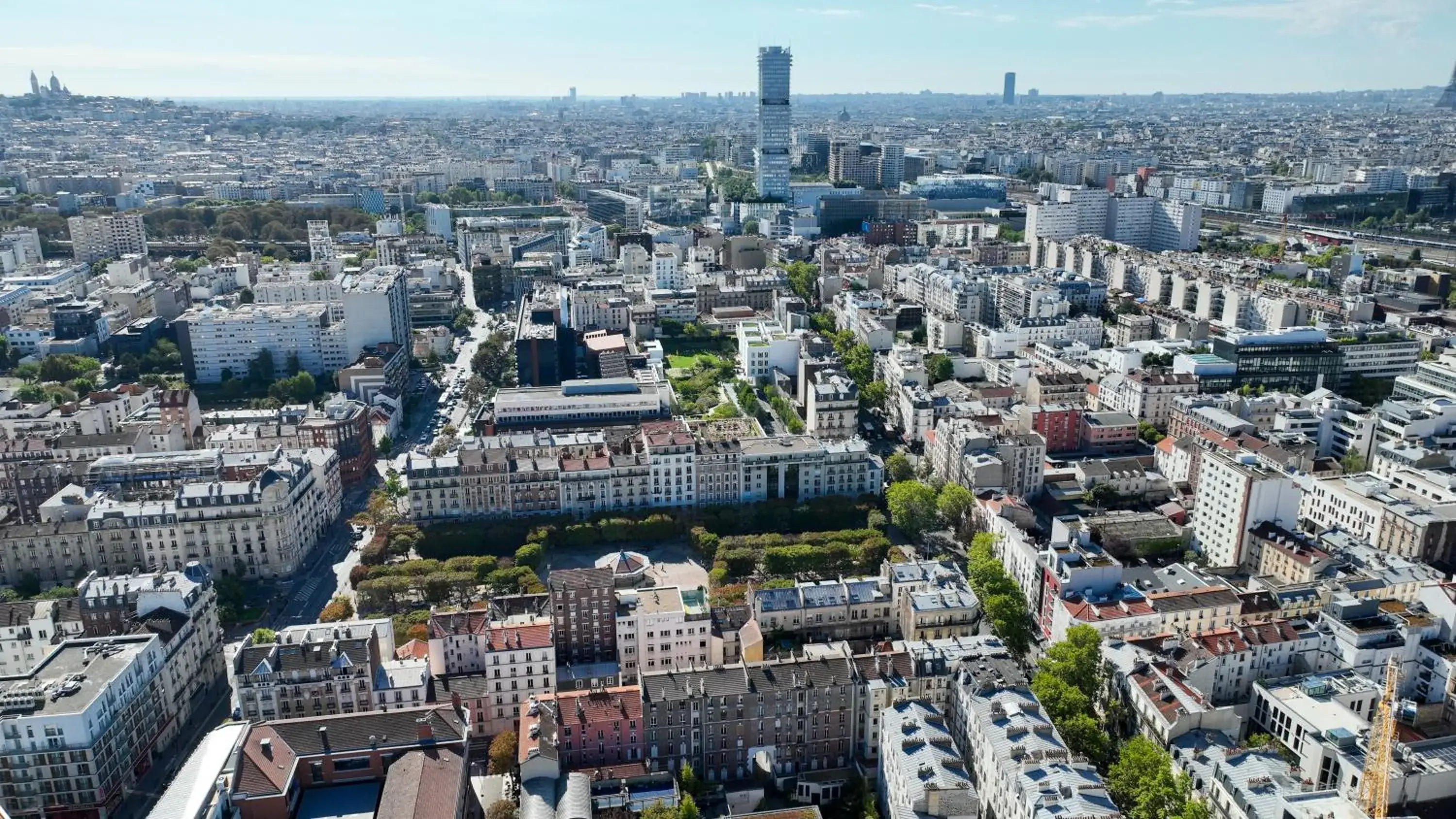 Neighbourhood, Bird's-eye View in voco Paris - Porte de Clichy, an IHG Hotel