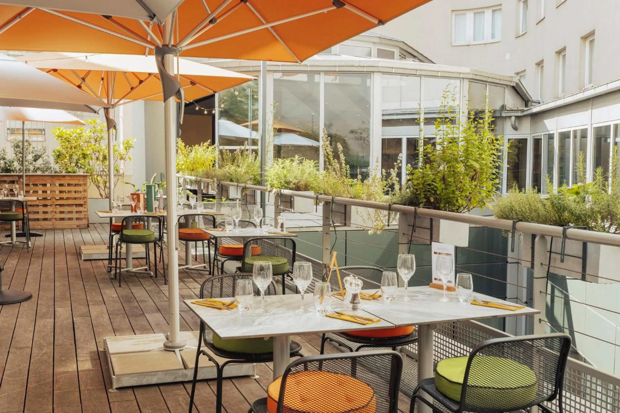 Restaurant/places to eat in voco Paris - Porte de Clichy by IHG