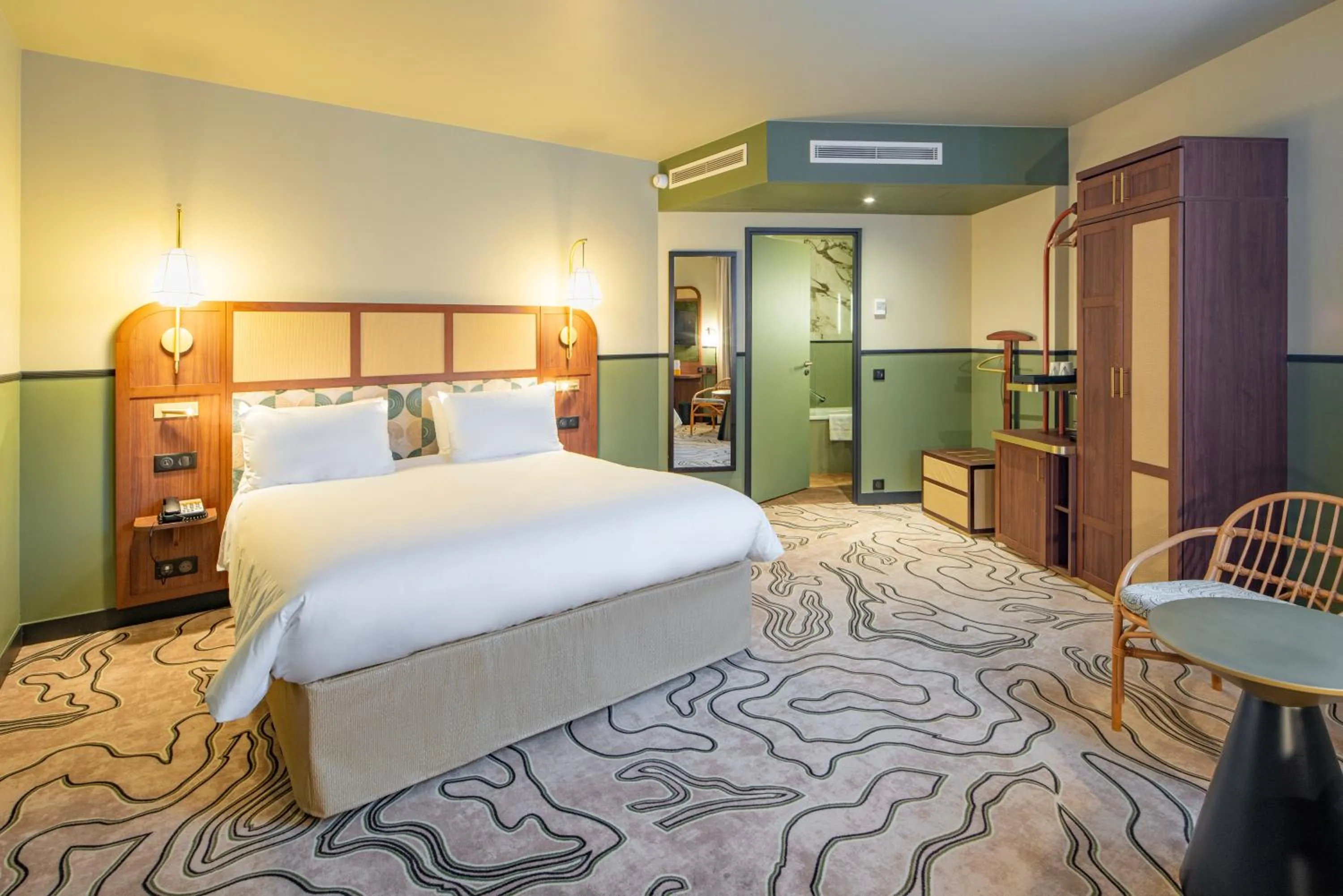 Photo of the whole room, Bed in voco Paris - Porte de Clichy by IHG