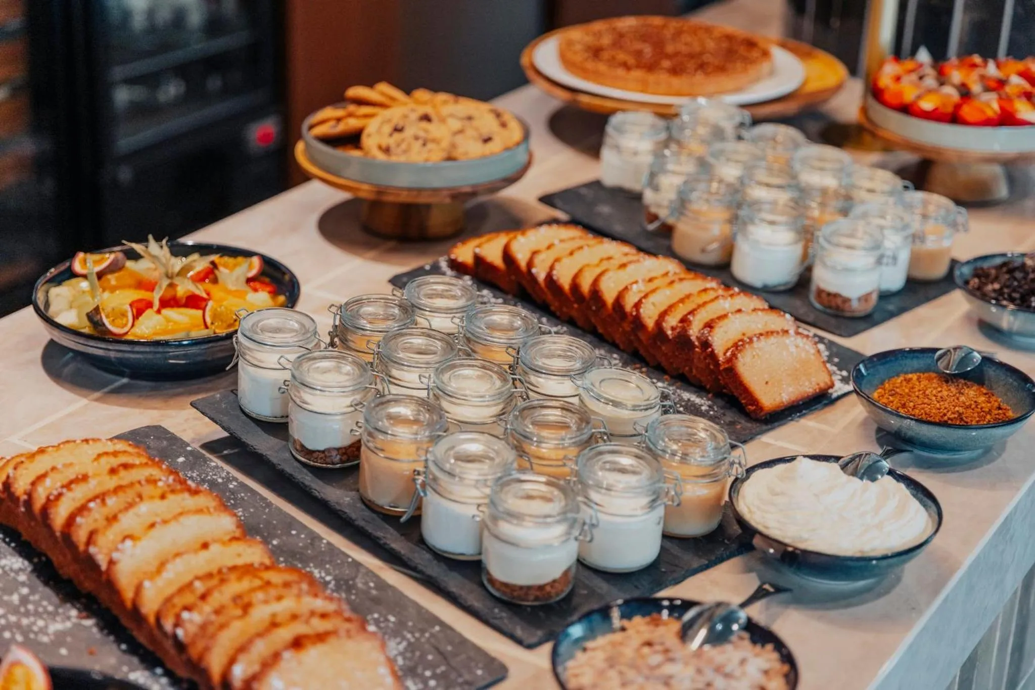 Restaurant/places to eat in voco Paris - Porte de Clichy by IHG