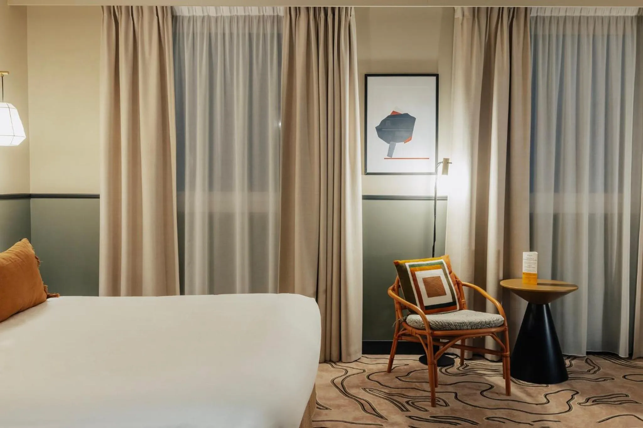 Photo of the whole room, Bed in Voco Paris - Porte de Clichy