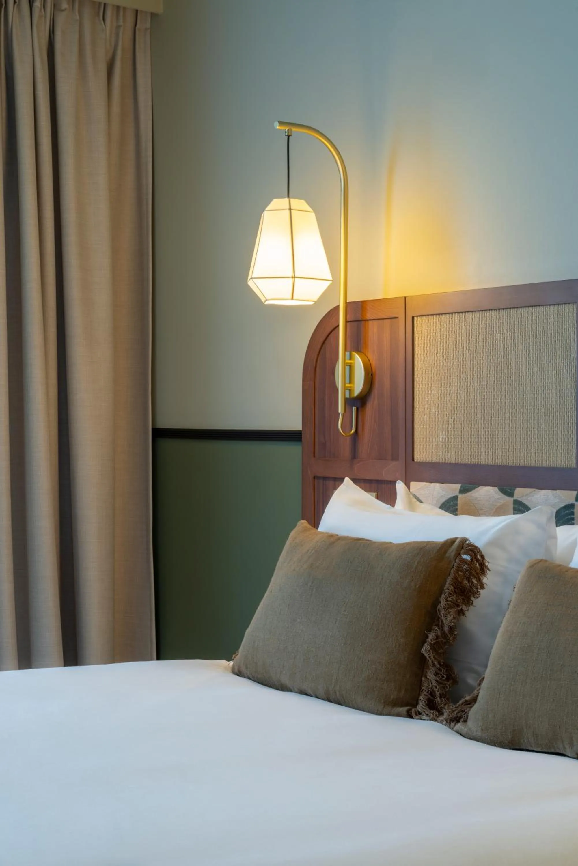 Bed in voco Paris - Porte de Clichy by IHG