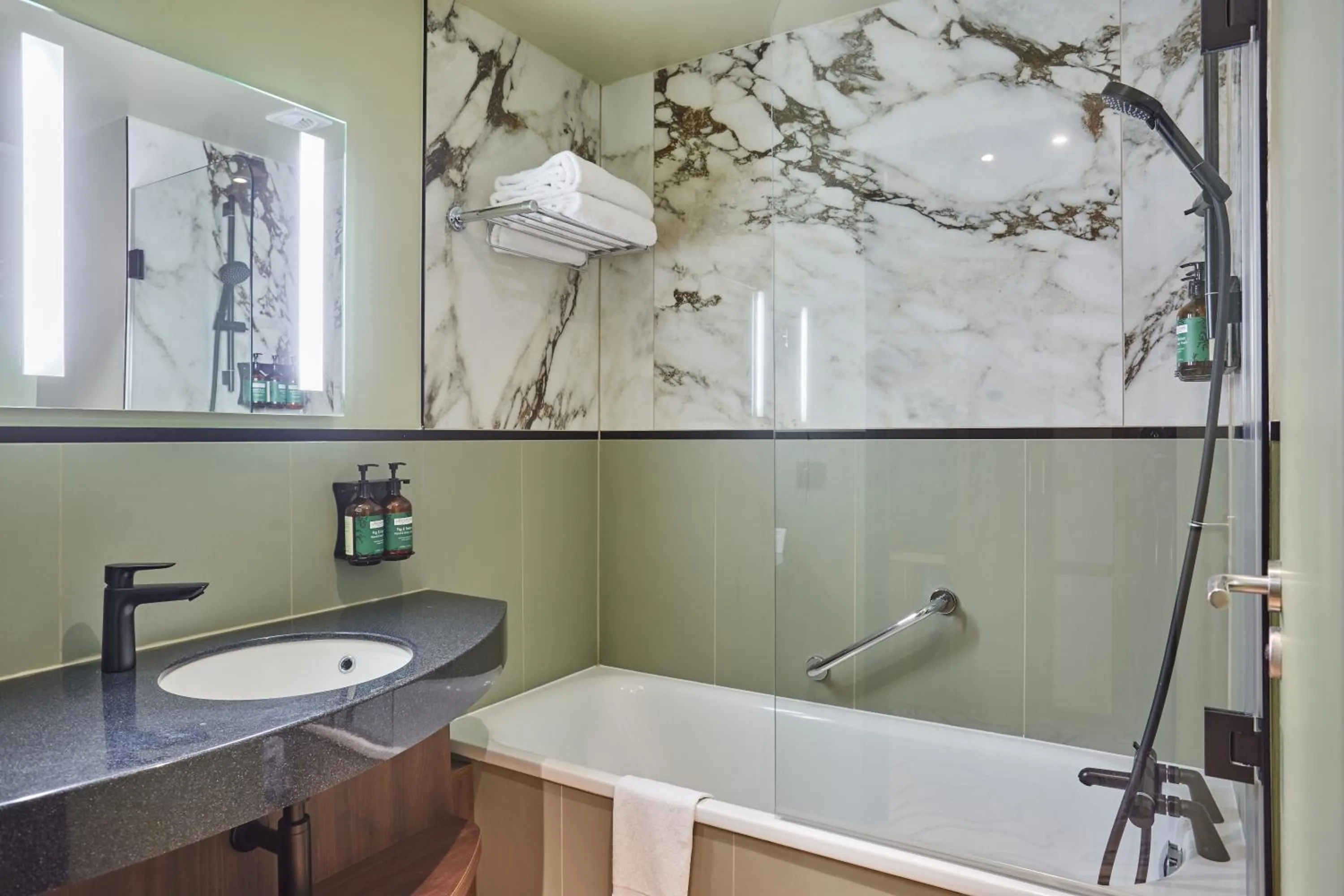 Bathroom in voco Paris - Porte de Clichy by IHG