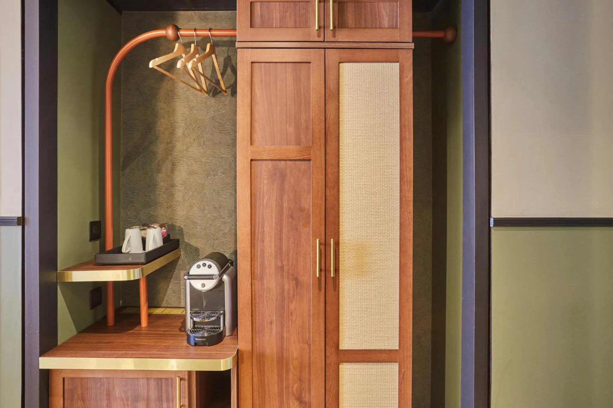 Photo of the whole room in voco Paris - Porte de Clichy by IHG